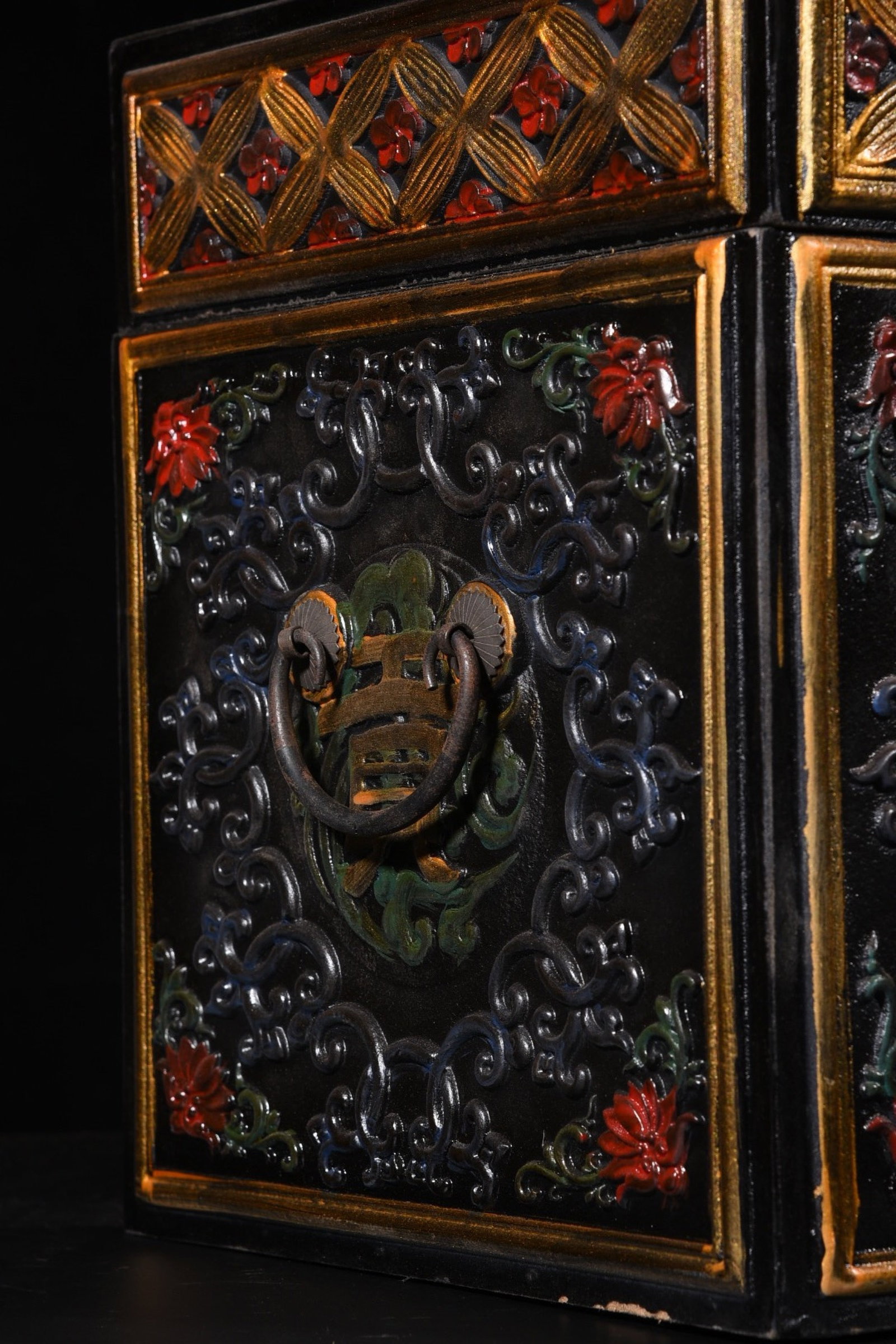 An Exquisite Carved Lacquer Lotus Pattern Box - 4