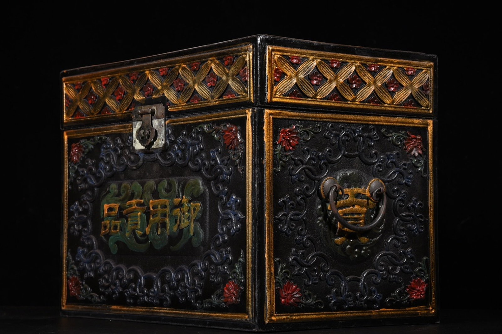 An Exquisite Carved Lacquer Lotus Pattern Box - 5