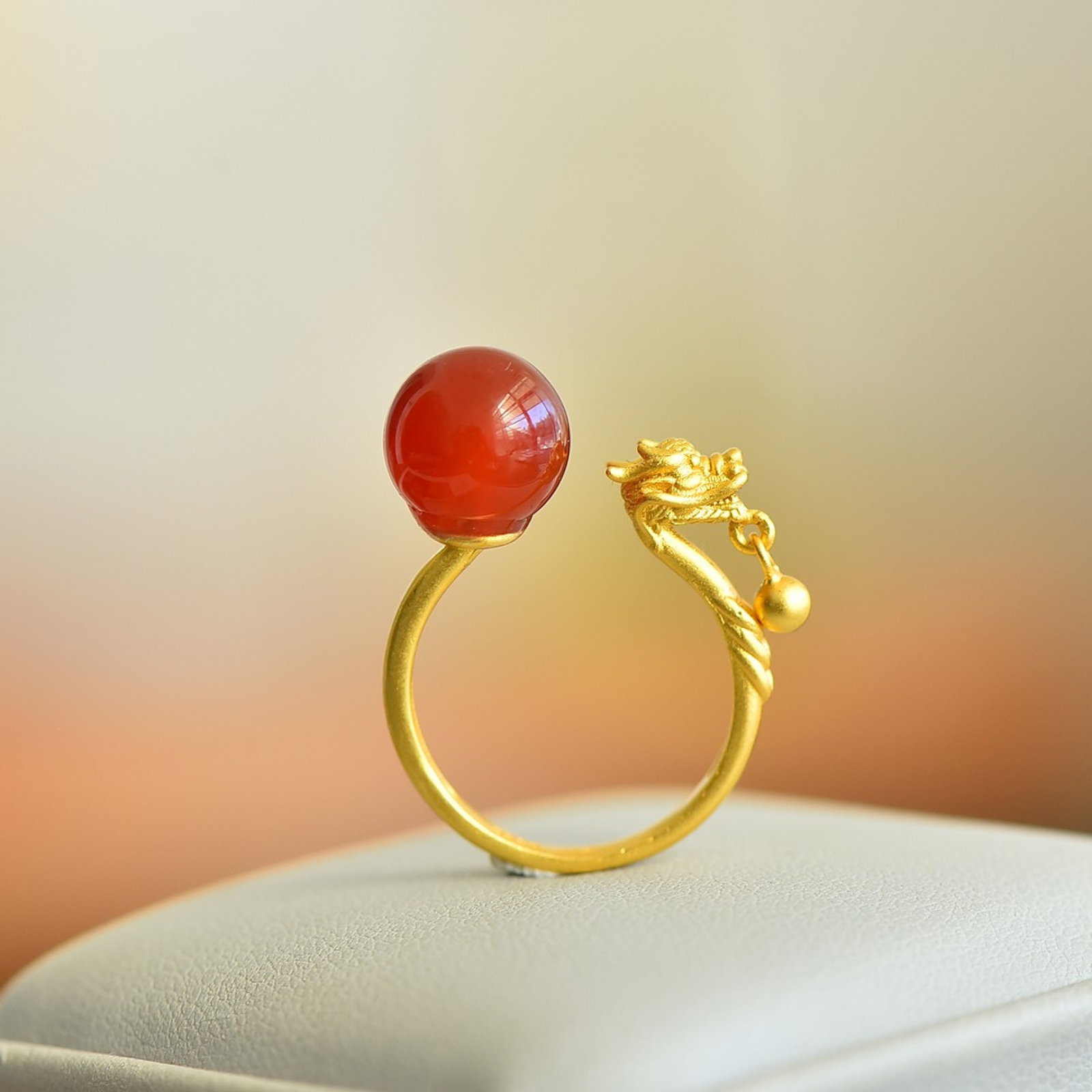 An Exquisite Sterling Silver-Gold Plated Inlaid Agate Ring: An Exquisite Sterling Silver-Gold Plated Inlaid Agate Ring,Size:0.4inx0.4in 纯银镀金镶玛瑙戒指
