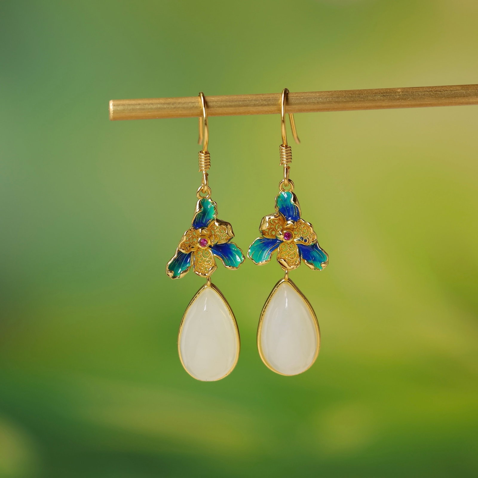 A Pair of Exquisite Sterling Silver-Gold Plated Inlaid White Jade Earrings: A Pair of Exquisite Sterling Silver-Gold Plated Inlaid White Jade Earrings,Size:0.3inx0.6in 一对纯银镀金镶白玉耳环