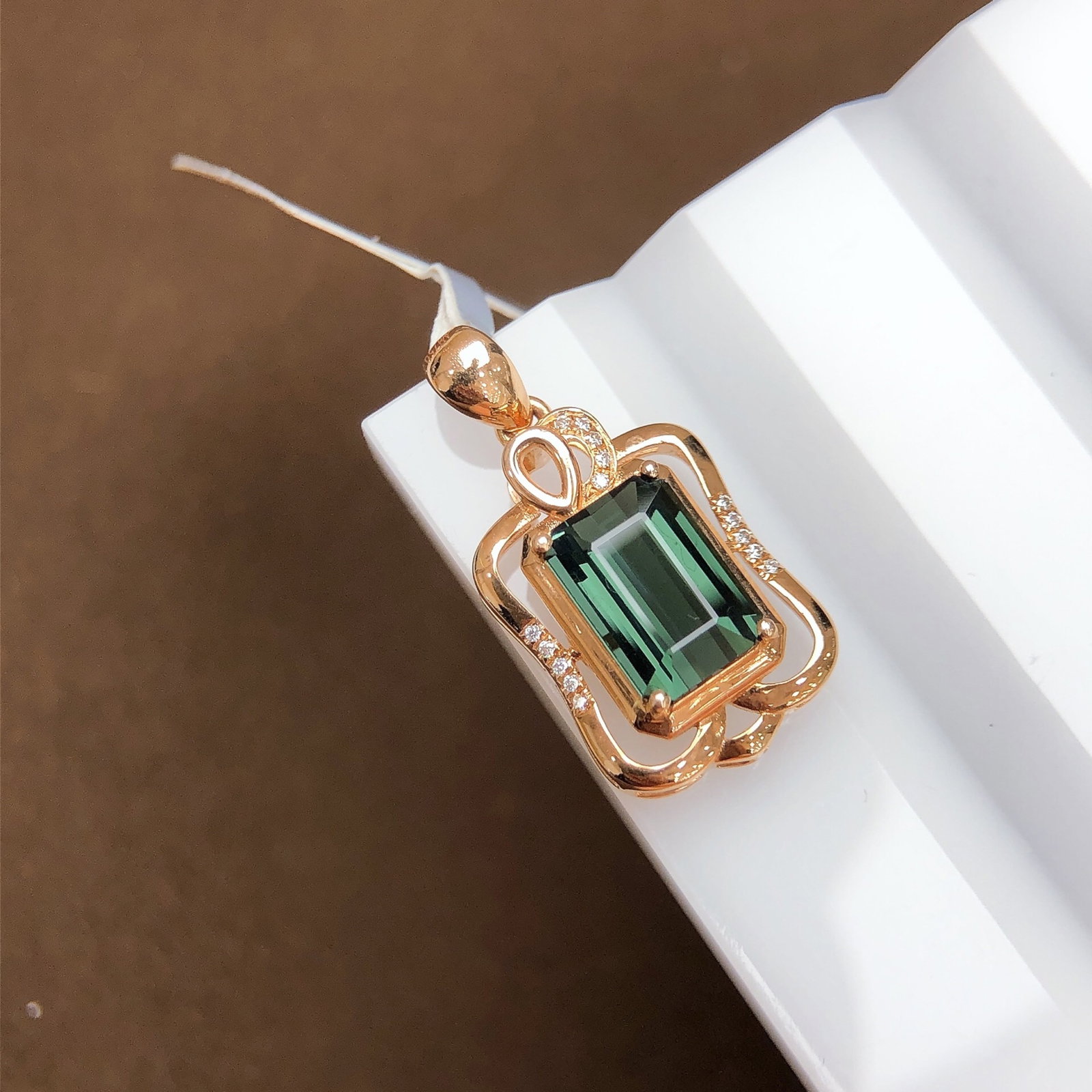 2.66Ctw Natural Tourmaline Necklace: 2.66Ctw Natural Tourmaline Necklace,Size:0.4inx0.2in 2.66Ctw天然碧玺项链