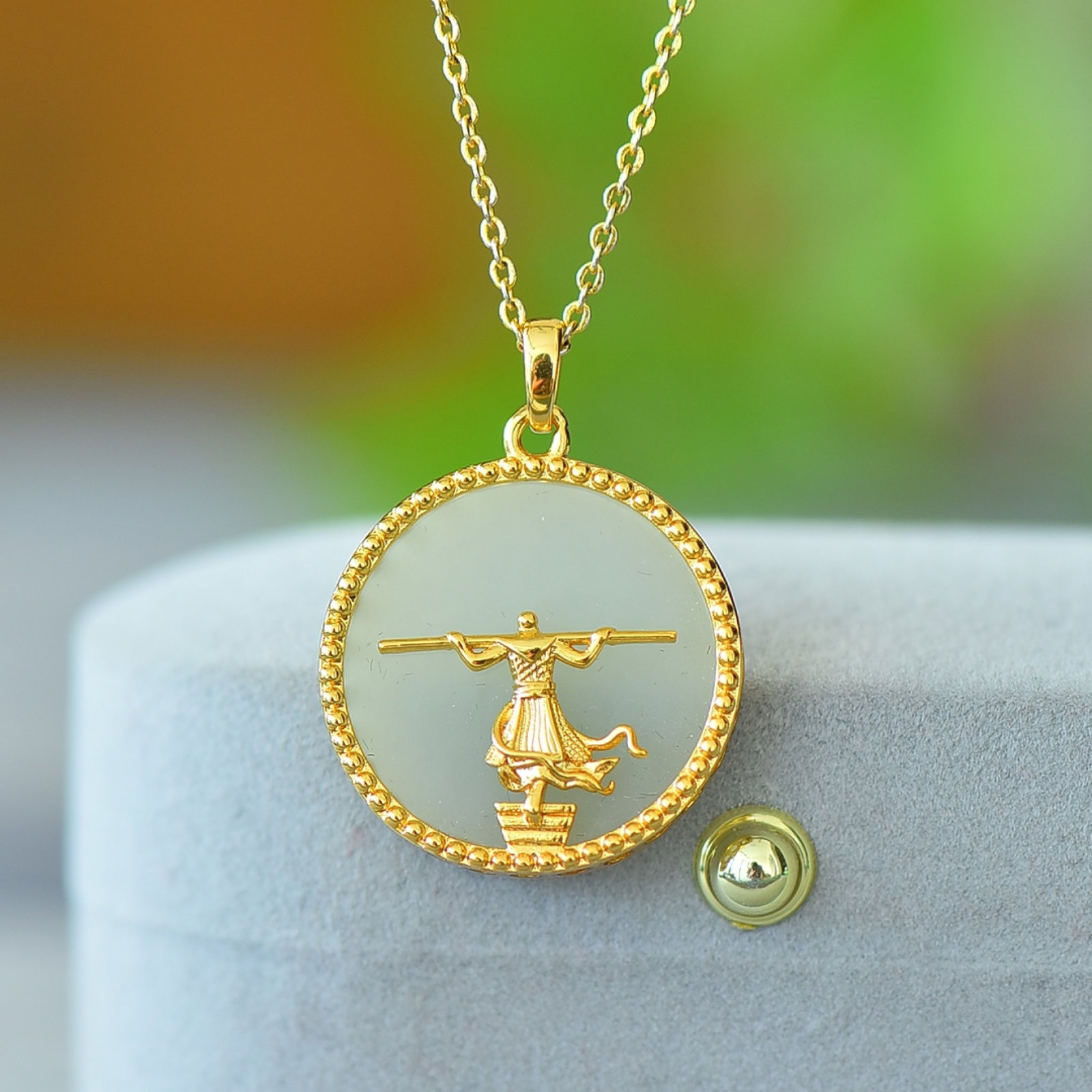 An Exquisite Bronze-Gold Plated Inlaid White Jade Figure Pattern Necklace: An Exquisite Bronze-Gold Plated Inlaid White Jade Figure Pattern Necklace,Size:0.8inx0.8in 铜镀金镶白玉人物纹项链