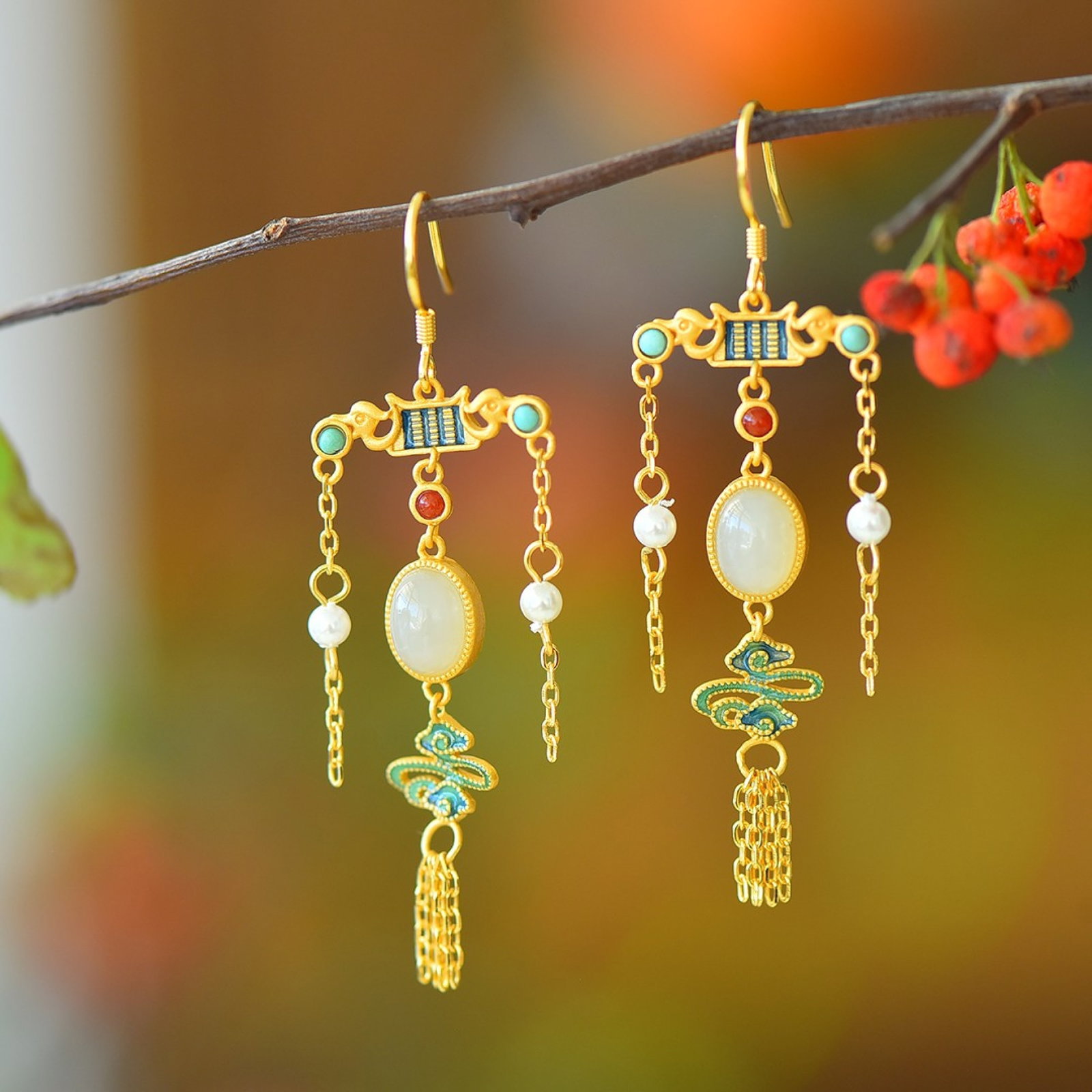A Pair of Exquisite Sterling Silver-Gold Plated Inlaid White Jade Enamel Earrings,Inlaid Pearl: A Pair of Exquisite Sterling Silver-Gold Plated Inlaid White Jade Enamel Earrings,Inlaid Pearl,Size:0.2inx0.3in 一对纯银镀金镶白玉珐琅
