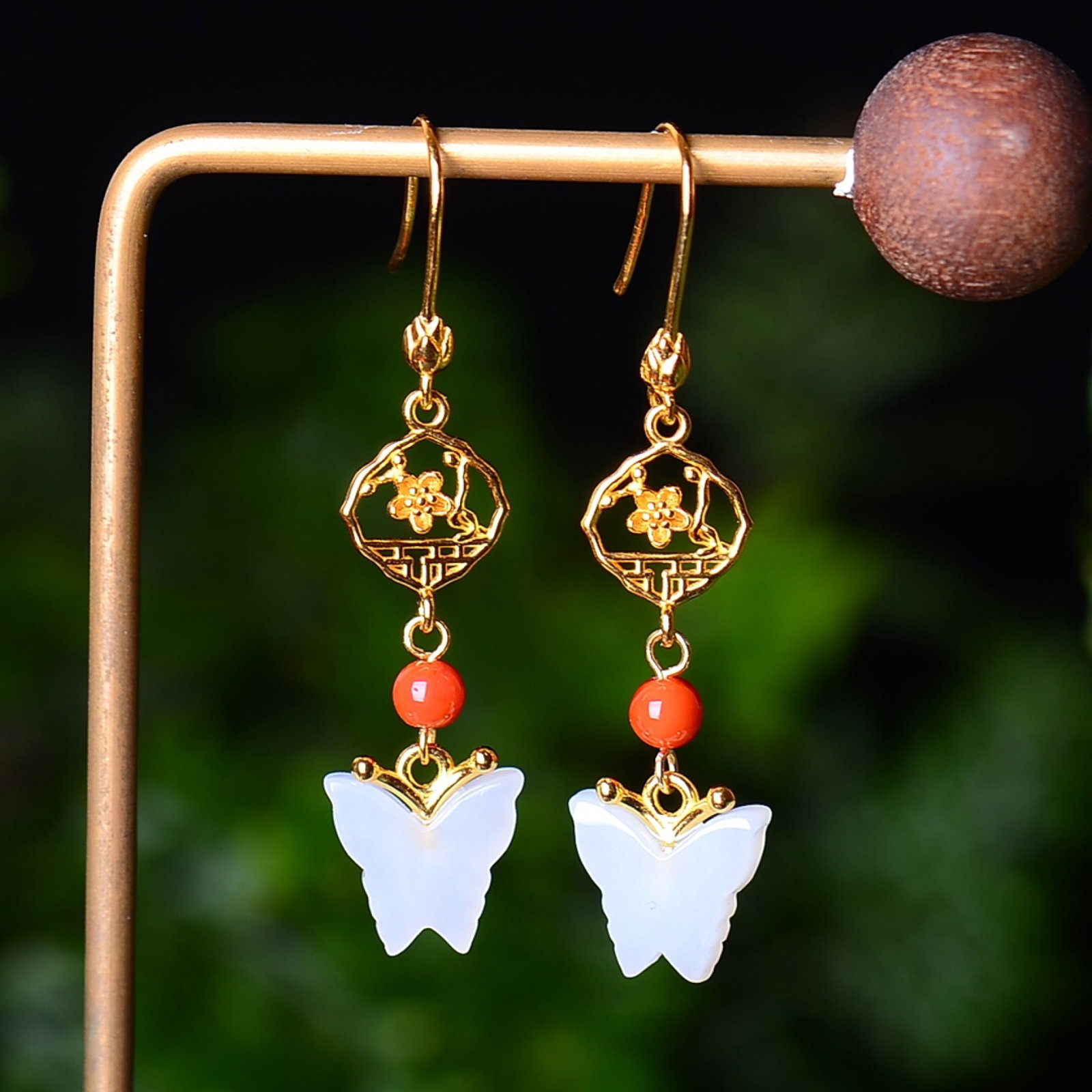 A Pair of Exquisite Sterling Silver-Gold Plated Inlaid White Jade Earrings: A Pair of Exquisite Sterling Silver-Gold Plated Inlaid White Jade Earrings,Size:0.4inx0.5in 一对纯银镀金镶白玉耳环
