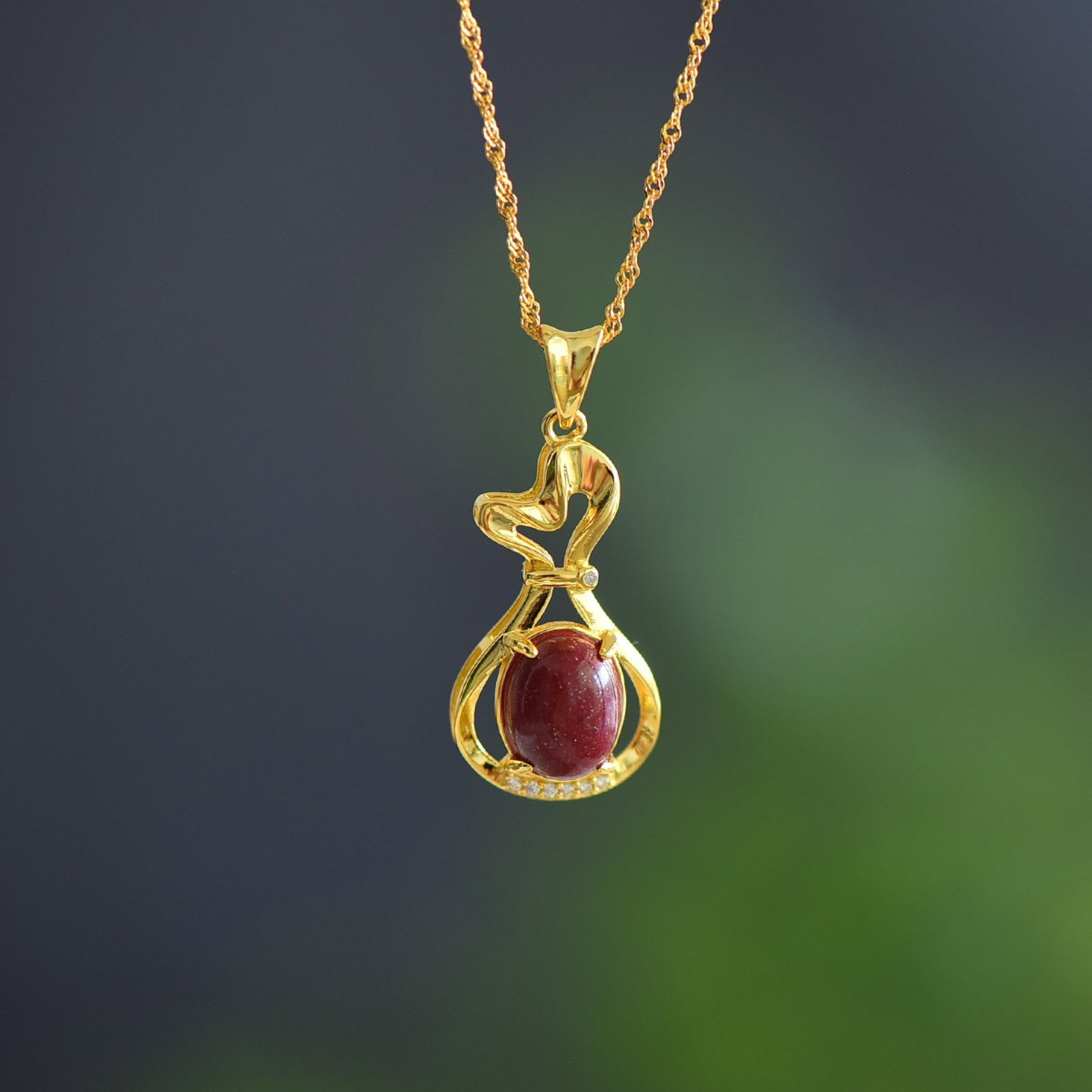 An Exquisite Sterling Silver-Gold Plated Inlaid Cinnabar Pendant: An Exquisite Sterling Silver-Gold Plated Inlaid Cinnabar Pendant,Size:0.3inx0.4in 纯银镀金镶朱砂吊坠