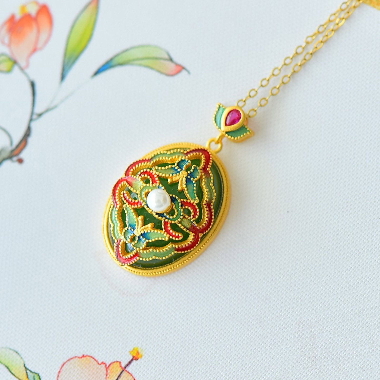 An Exquisite Sterling Silver-Gold Plated Inlaid Jasper Enamel Pendant: An Exquisite Sterling Silver-Gold Plated Inlaid Jasper Enamel Pendant,Size:0.5inx0.7in 纯银镀金镶碧玉珐琅吊坠