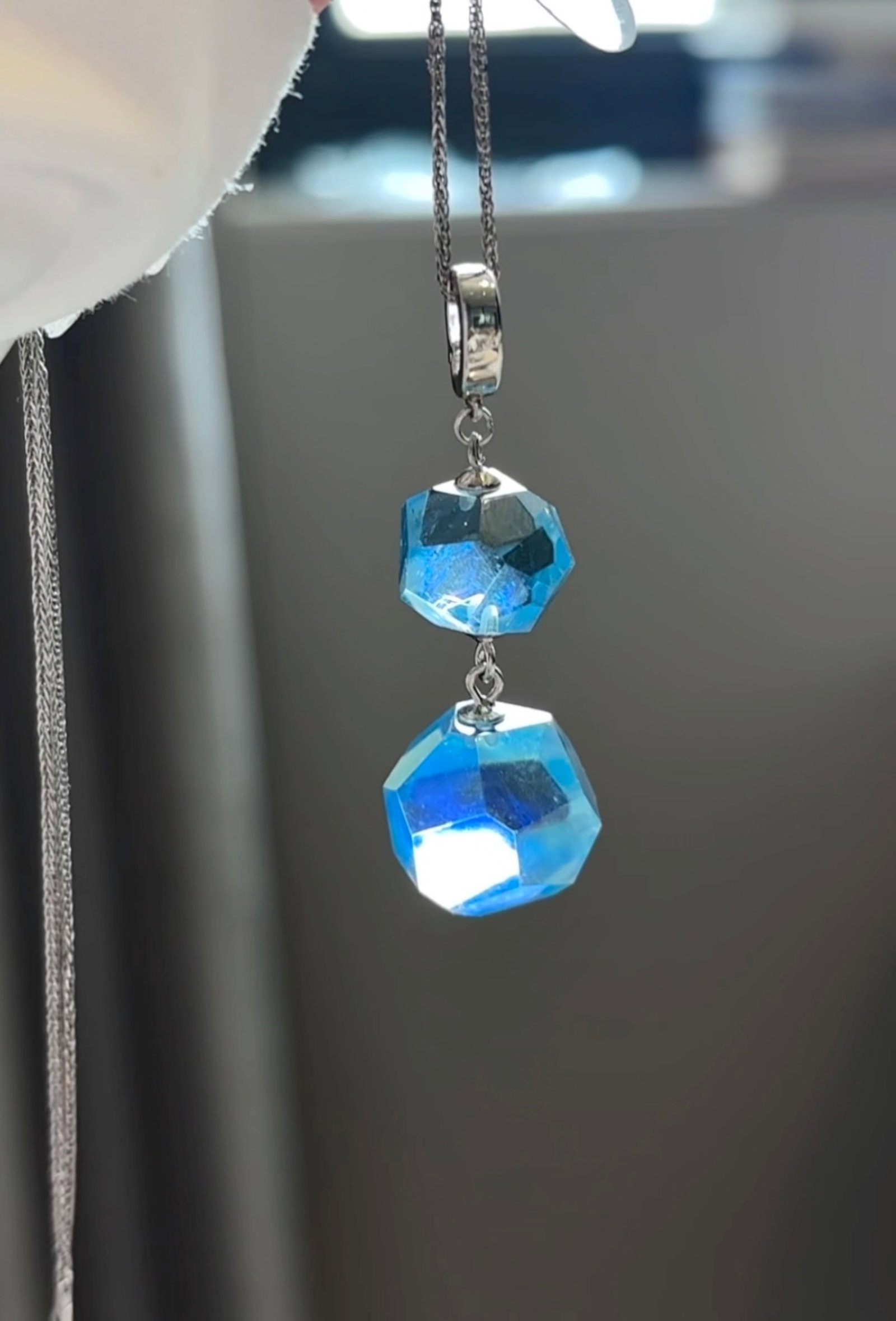 An Exquisite Sterling Silver Inlaid Aquamarine Necklace: An Exquisite Sterling Silver Inlaid Aquamarine Necklace,Size:14mmx12.5mm,Weight:5.3g 纯银镶海蓝宝项链
