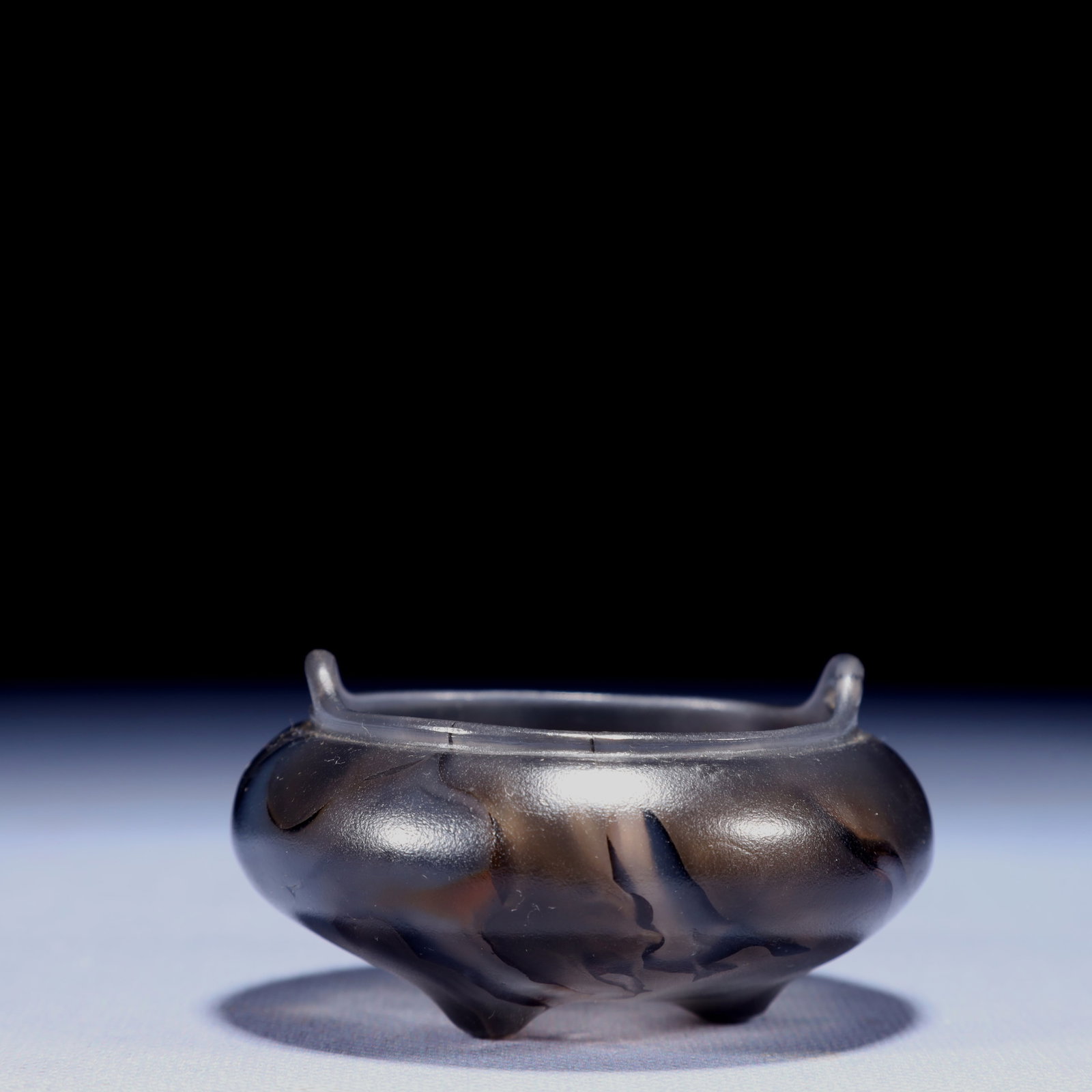 An Exquisite Agate Double-Ears and Tripod Censer: An Exquisite Agate Double-Ears and Tripod Censer,Qing Dynasty,China,Size:2.8inx1.4in,Weight:103g 玛瑙双耳三足香炉,中国清代