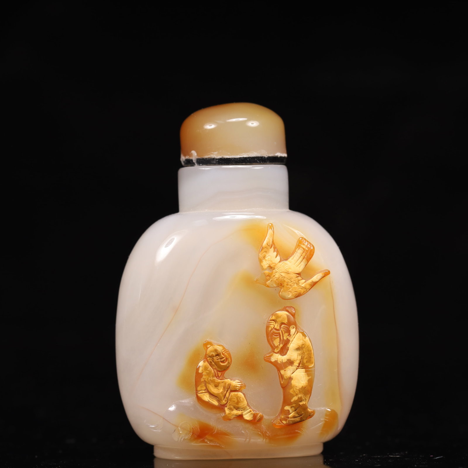 An Exquisite Agate Figure and Bird Pattern Snuff Bottle: An Exquisite Agate Figure and Bird Pattern Snuff Bottle,Qing Dynasty, China,Size:2inx1.2inx3.1in,Weight:96g 玛瑙人物鸟纹鼻烟壶,中国