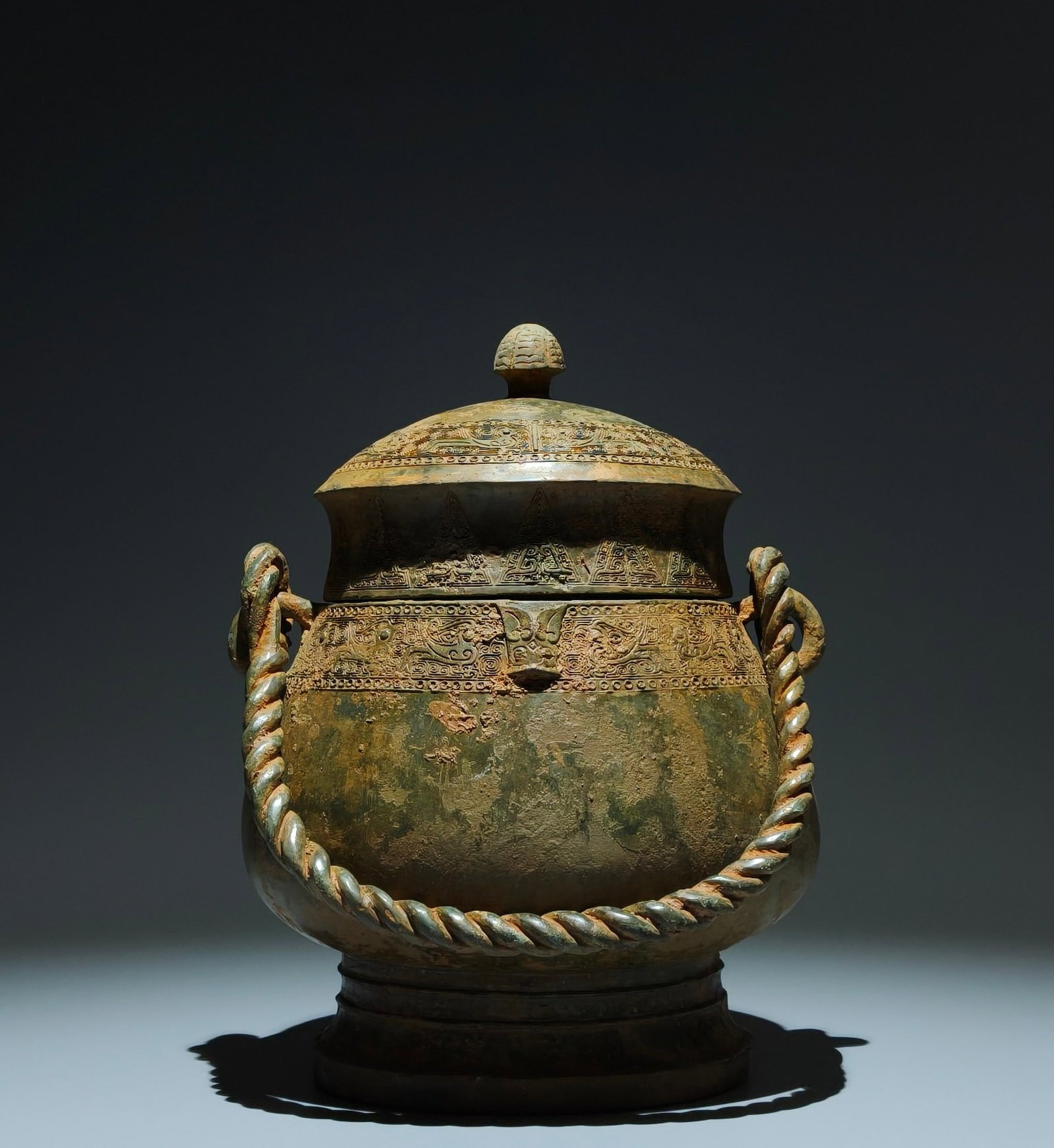An Archaic Bronze Bird Pattern Loop-Handled Pot: An Archaic Bronze Bird Pattern Loop-Handled Pot,W.Zhou,China,Size:11inx8.3inx6.3in 青铜鸟纹提粱壶,中国西周时期