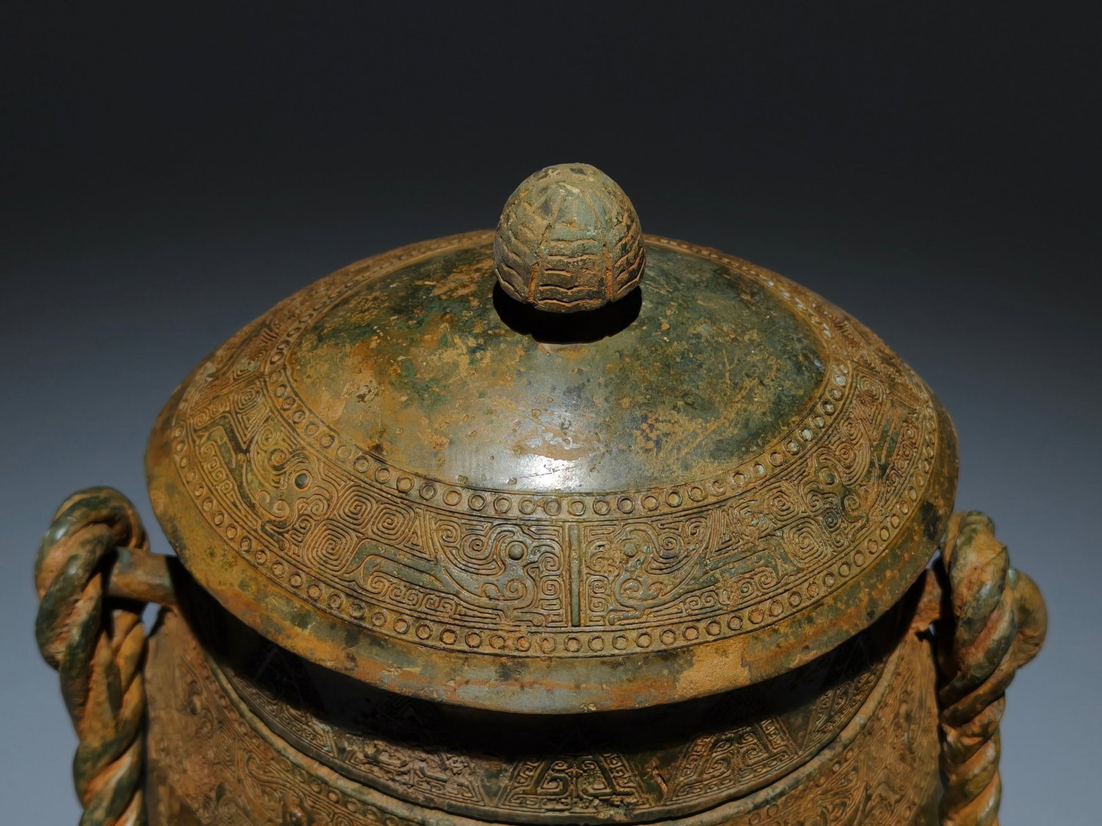 An Archaic Bronze Bird Pattern Loop-Handled Pot - 3
