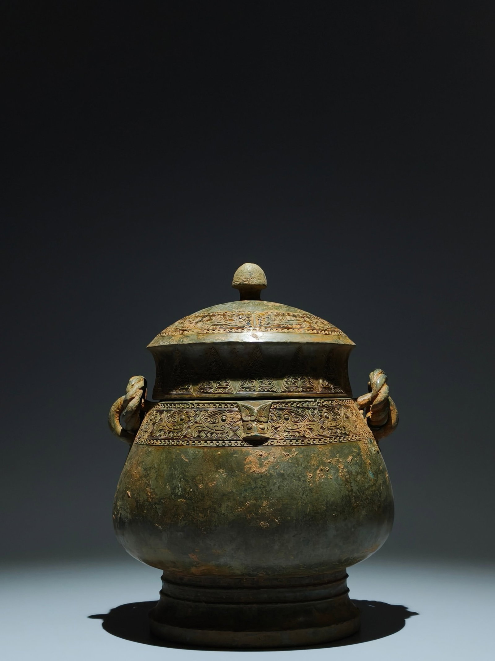 An Archaic Bronze Bird Pattern Loop-Handled Pot - 6