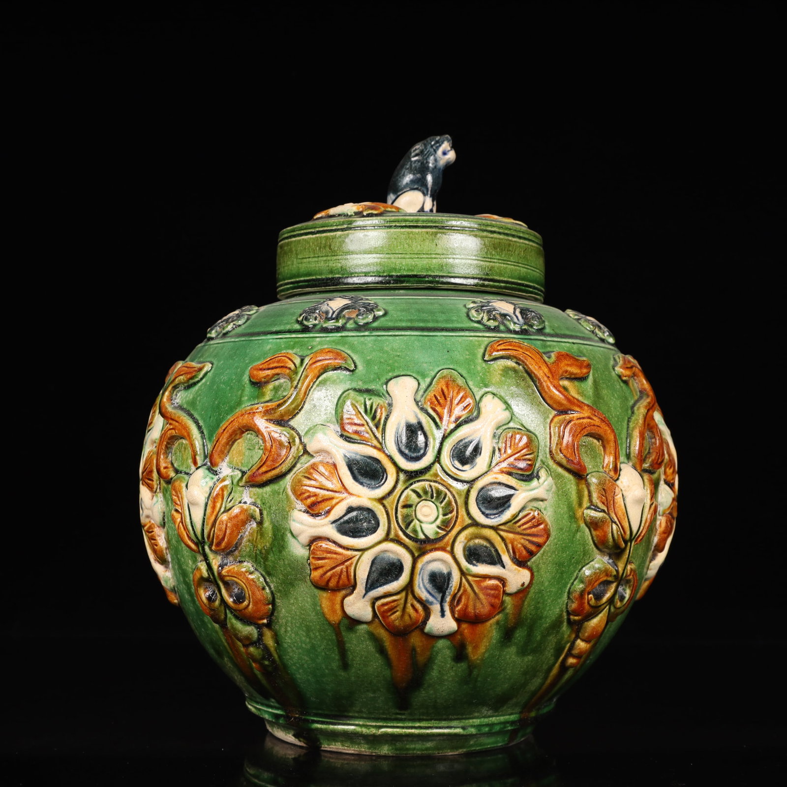 An Exquisite Tang Tri-Color Glazed Pottery Flower Pattern Cover Jar: An Exquisite Tang Tri-Color Glazed Pottery Flower Pattern Cover Jar,Tang Dynasty, China,Size:10.6inx10.6inx11.4in,Weight:3250g 唐三彩花卉纹盖罐，&