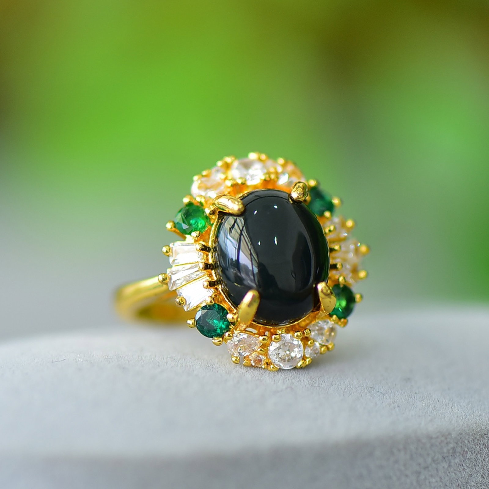 An Exquisite Bronze-Gold Plated Inlaid Green Jade Ring,Inlaid Diamond: An Exquisite Bronze-Gold Plated Inlaid Green Jade Ring,Inlaid Diamond,Size:10mmx14mm 铜镀金镶青玉戒指,嵌钻石