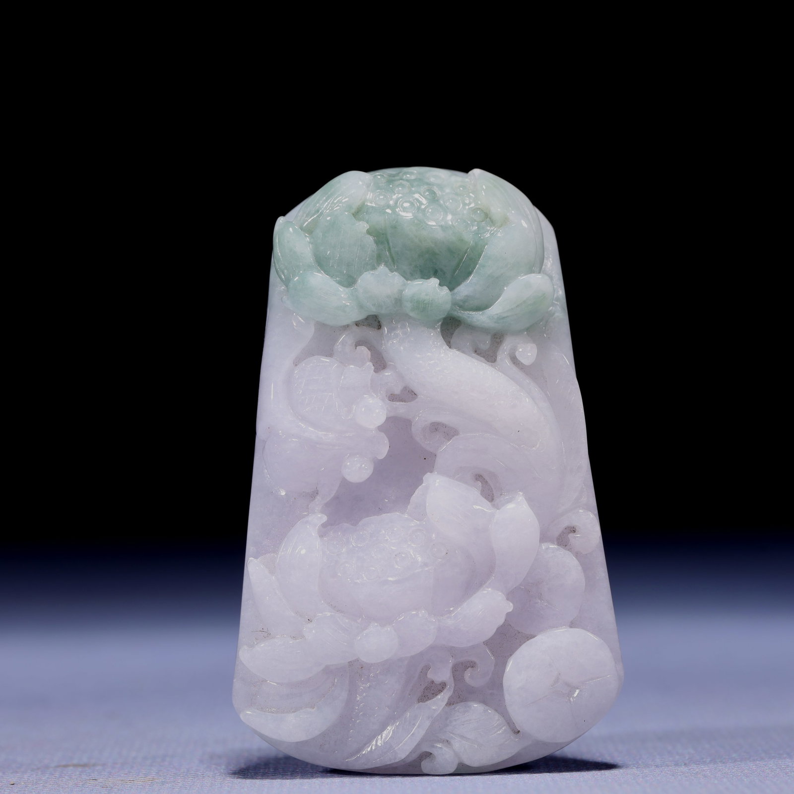 An Exquisite Jadeite Flower Pattern Pendant: An Exquisite Jadeite Flower Pattern Pendant,Qing Dynasty,China,Size:1.6inx0.4inx2.8in,Weight:84g 翡翠花卉纹挂件,中国清代