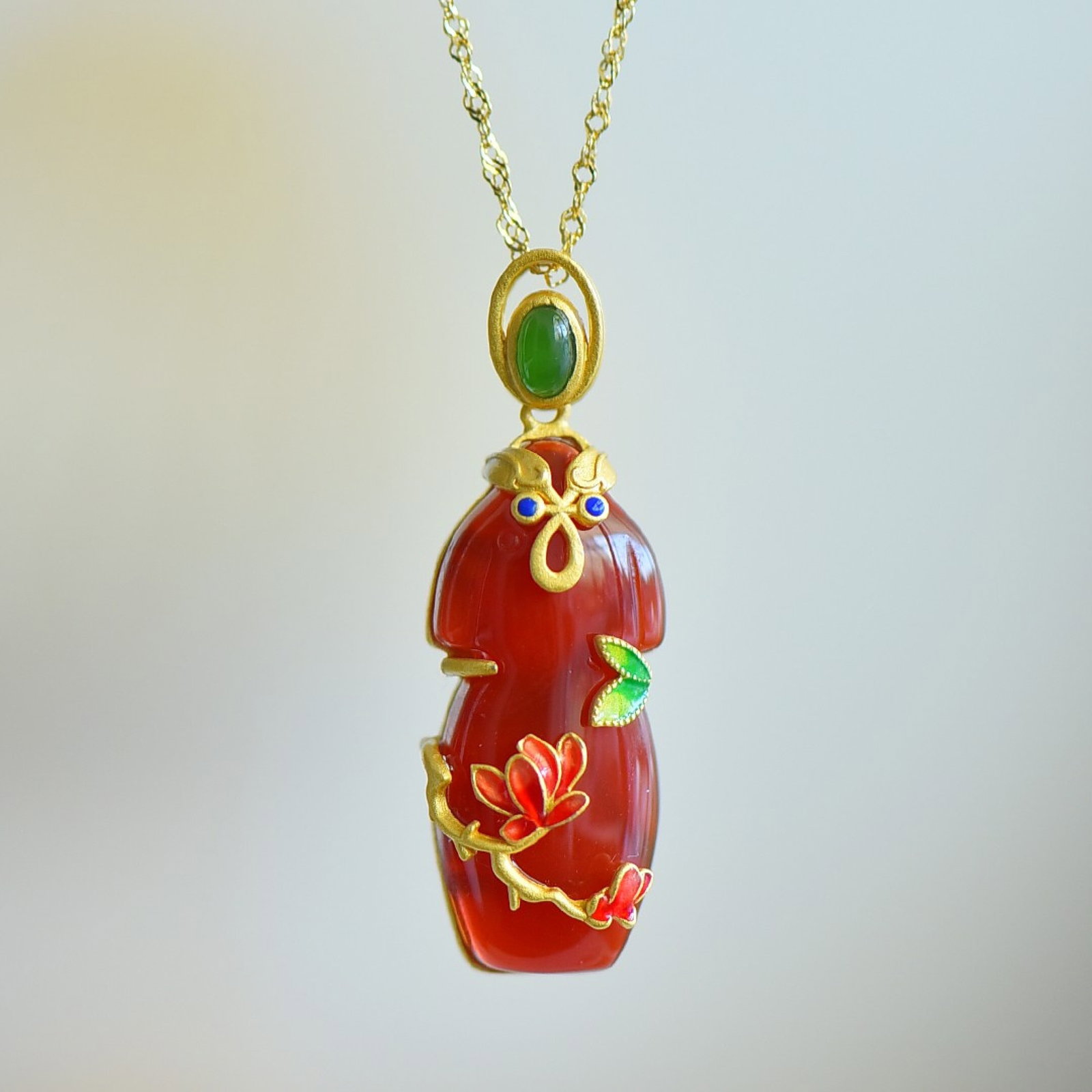 An Exquisite Sterling Silver-Gold Plated Inlaid Red Agate Necklace: An Exquisite Sterling Silver-Gold Plated Inlaid Red Agate Necklace,Size:14mmx31mm 纯银镀金镶红玛瑙项链