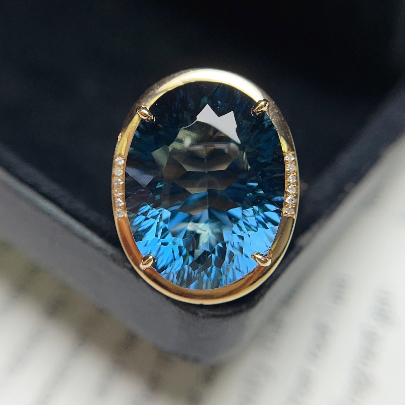 A Exquisite 18k Gold Inlaid 14.50ct Natural Sapphire Ring: A Exquisite 18k Gold Inlaid 14.50ct Natural Sapphire Ring,Total Weight:5.36g 18k金镶 14.50ct 天然蓝宝石戒指