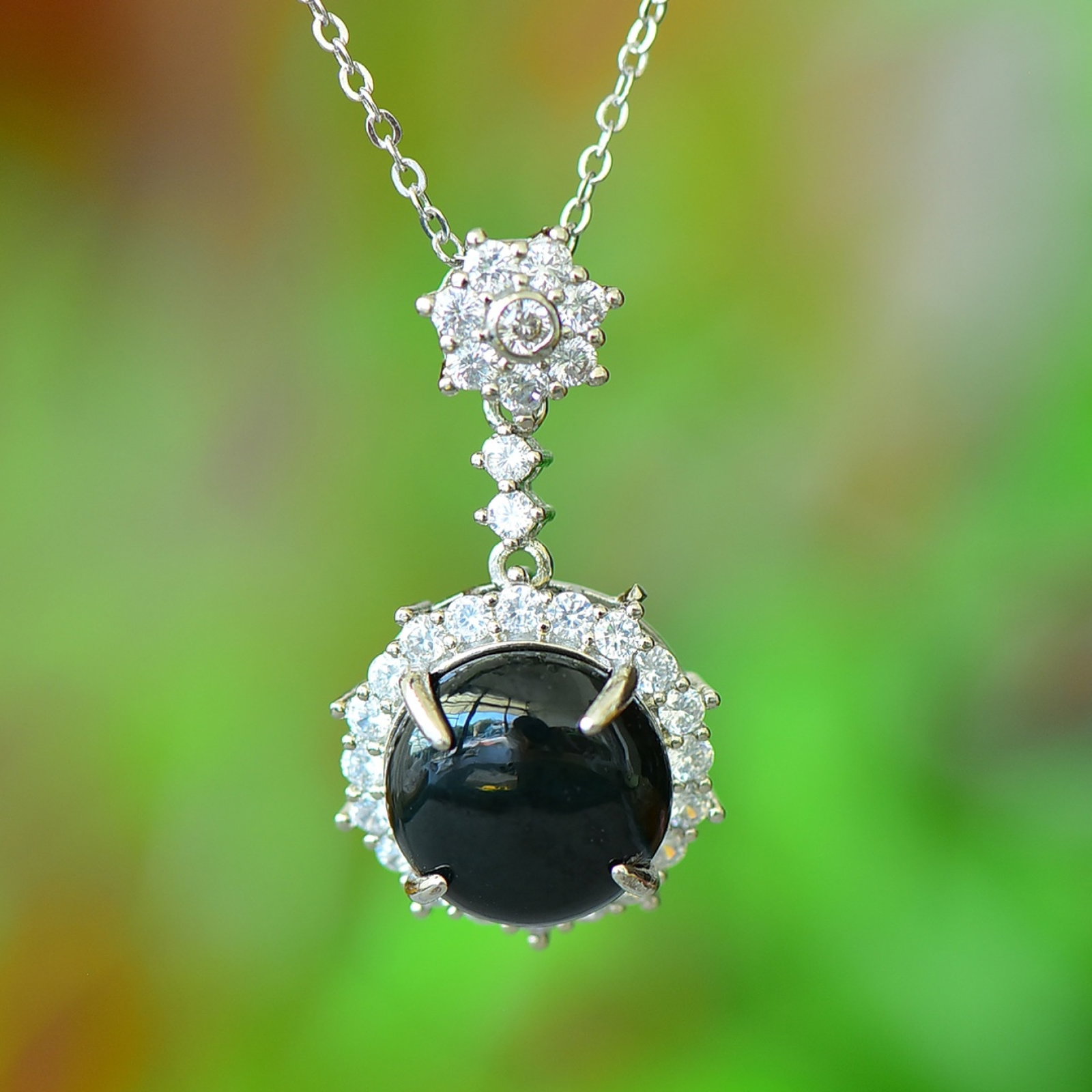 A Set of Fine Bronze Inlaid Green Jade Jewelry,Inlaid Diamond: A Set of Fine Bronze Inlaid Green Jade Jewelry,Inlaid Diamond,Size:(Necklace)14mmx14mm,(Earrings)10mmx10mm,(Ring)10mmx10mm 一套铜镶青玉首饰,嵌&