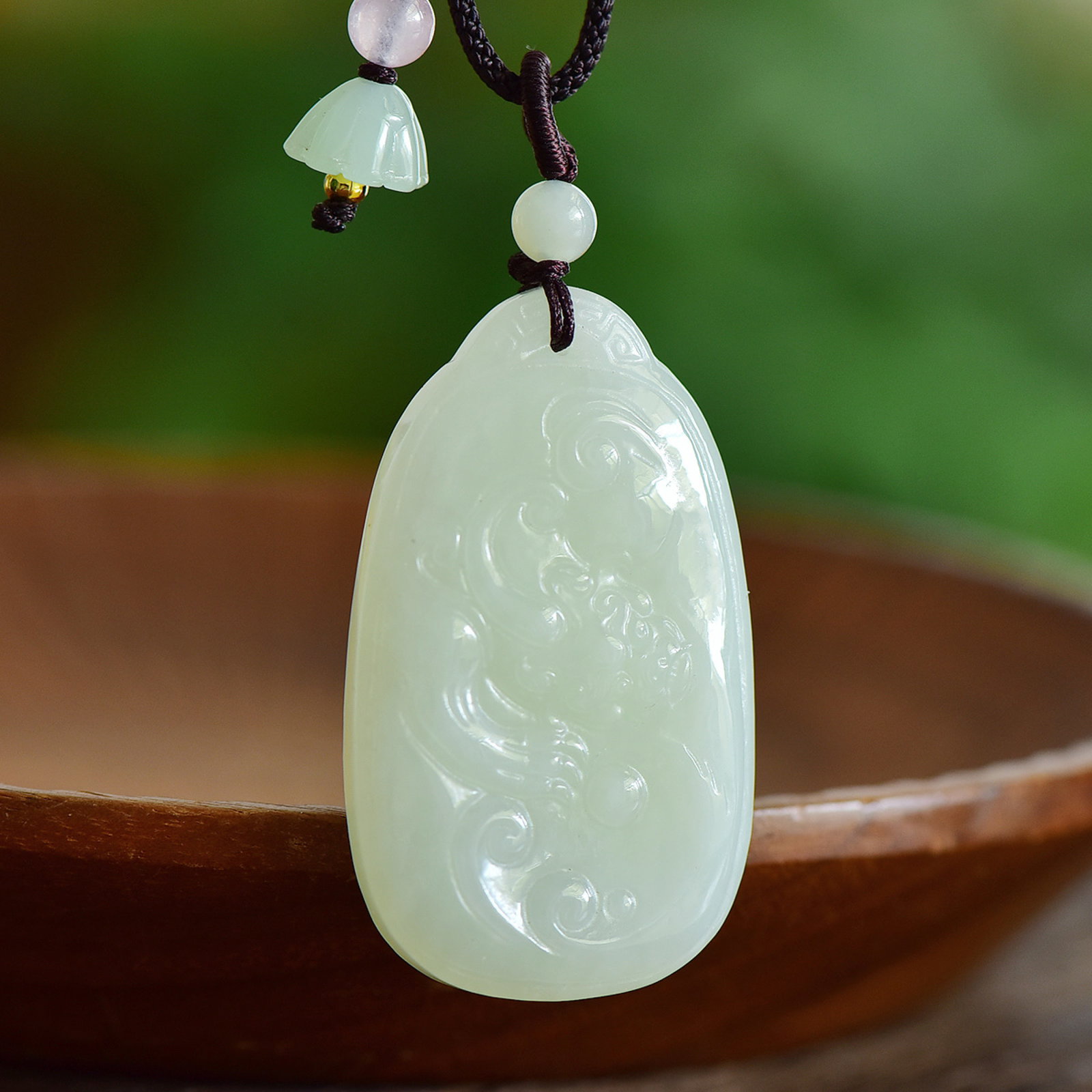 An Exquisite White Jade Auspicious Beast Pattern Pendant: An Exquisite White Jade Auspicious Beast Pattern Pendant,Size:30mmx50mm 寓意:吉祥招财进宝辟邪保平安 白玉ண