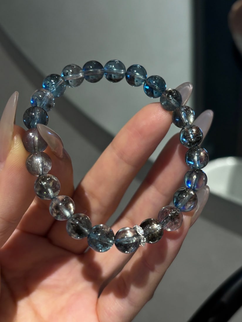 An Exquisite Aquamarine Bracelets