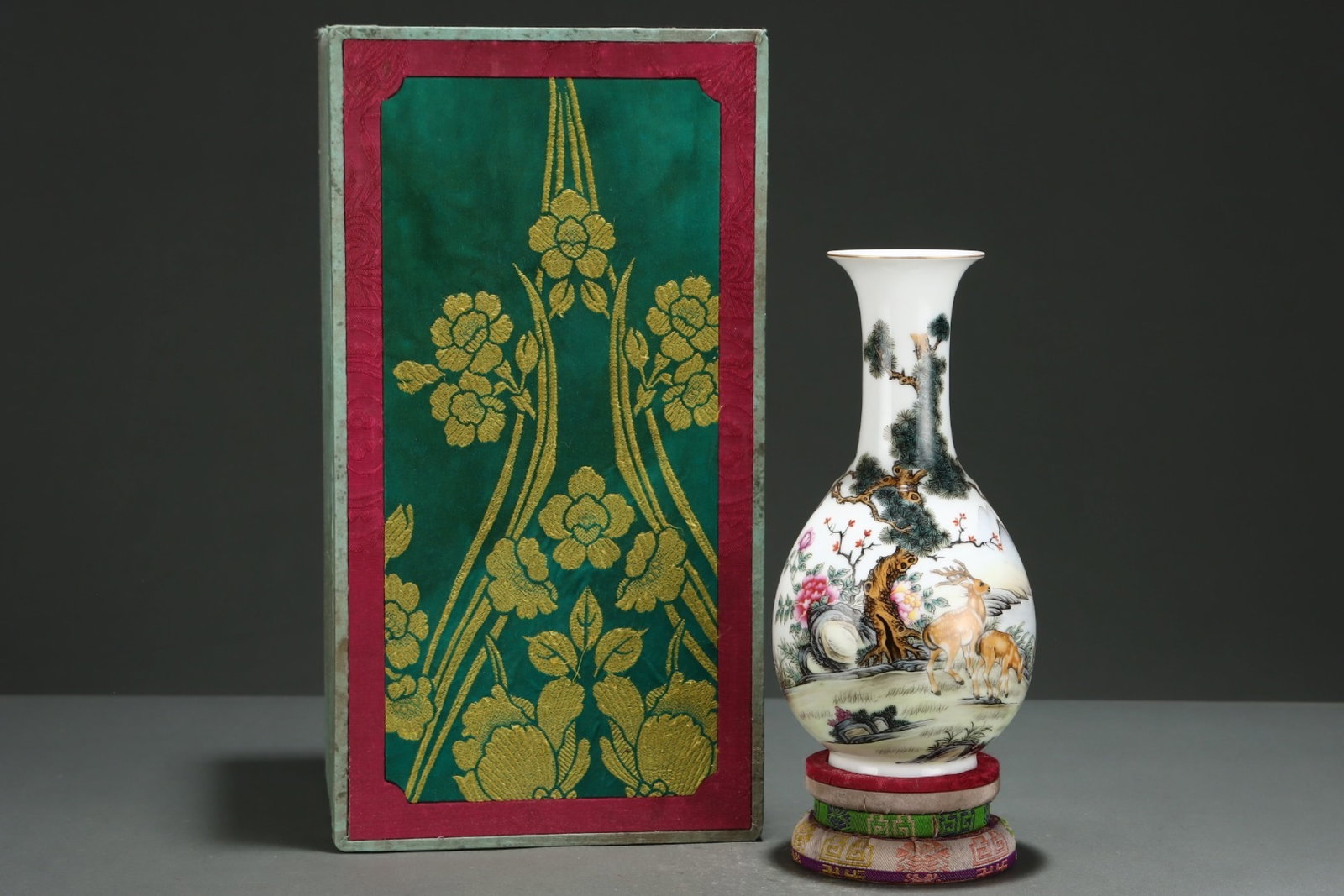 An Exquisite Famille-Rose Painted Gold Pine and Deer Pattern Vase,with poem: An Exquisite Famille-Rose Painted Gold Pine and Deer Pattern Vase,with poem,Qing Dynasty,China,Yongzheng Four-character Mark,Size:9inx4.4in 粉彩描金松鹿纹