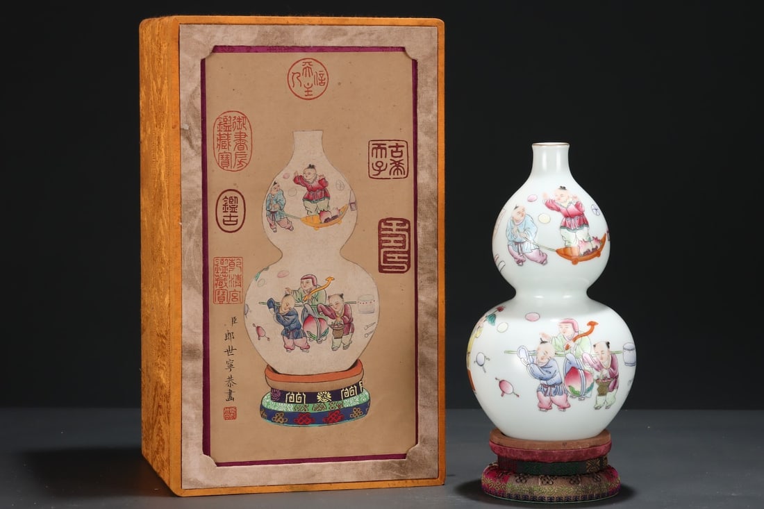 An ExquisiteFamille Rose Gilt-Decorated Gourd-Shaped Vase With Children At Play: An ExquisiteFamille Rose Gilt-Decorated Gourd-Shaped Vase With Children At Play,Qing Dynasty, China, Yongzheng Six-character Mark,Size:8.9inx5.3in 粉彩婴戏图描ŵ