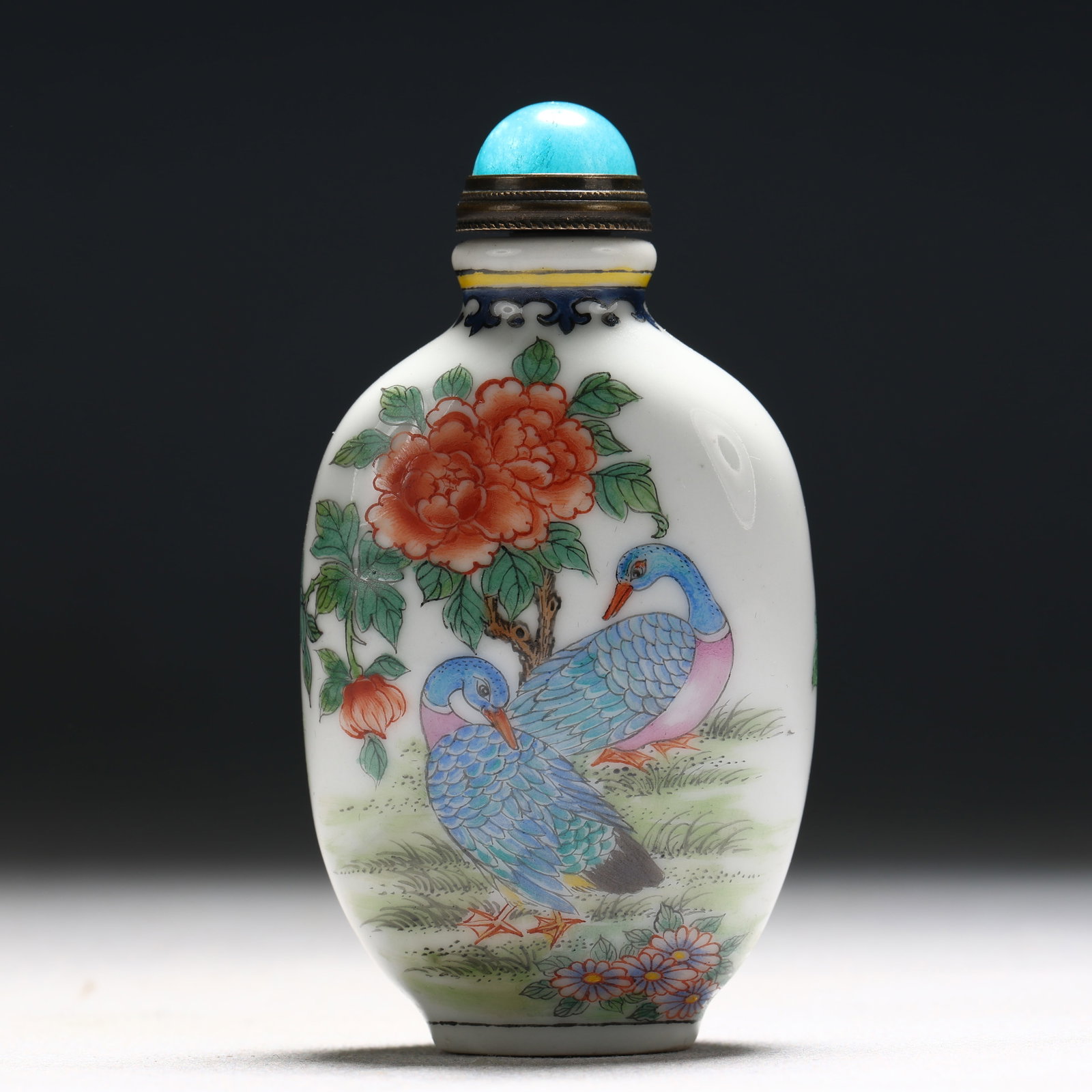An Exquisite Enamel Flower and Bird Pattern Porcelain Snuff Bottle: An Exquisite Enamel Flower and Bird Pattern Porcelain Snuff Bottle,Qing Dynasty, China, Kangxi Mark,Size:1.8inx0.8inx3.1in 瓷胎画珐琅彩花鸟纹Ɨ