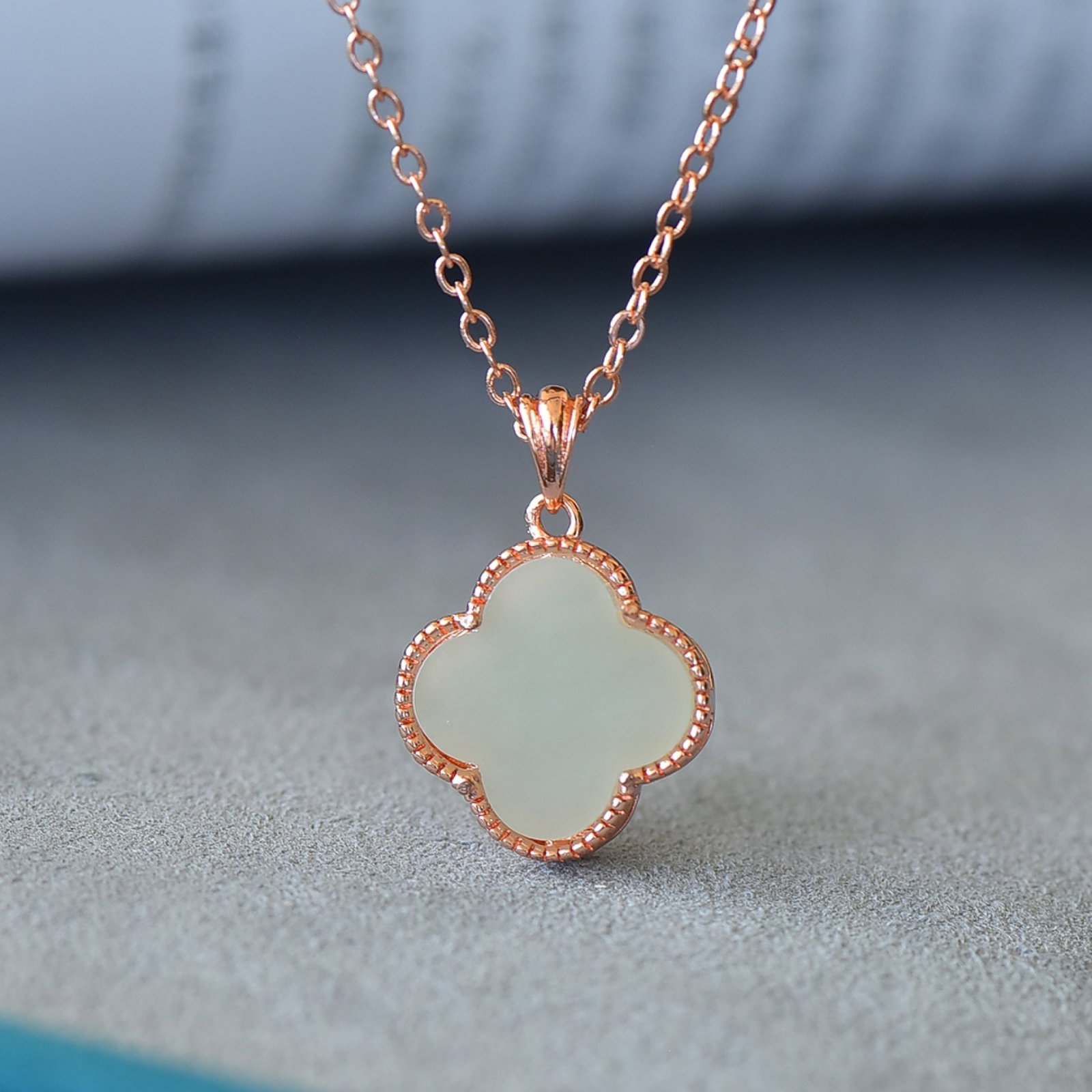 An Exquisite Bronze Inlaid White Jade Necklace: An Exquisite Bronze Inlaid White Jade Necklace,Size:14mmx14mm 铜镶白玉项链