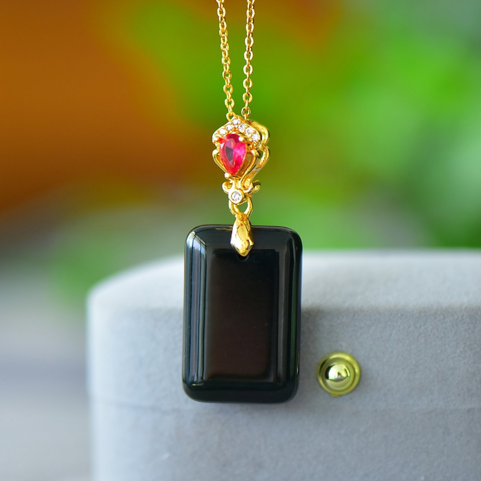 An Exquisite Bronze-Gold Plated Inlaid Green Jade Necklace: An Exquisite Bronze-Gold Plated Inlaid Green Jade Necklace,Size:6.7inx10.2in 铜镀金镶青玉项链
