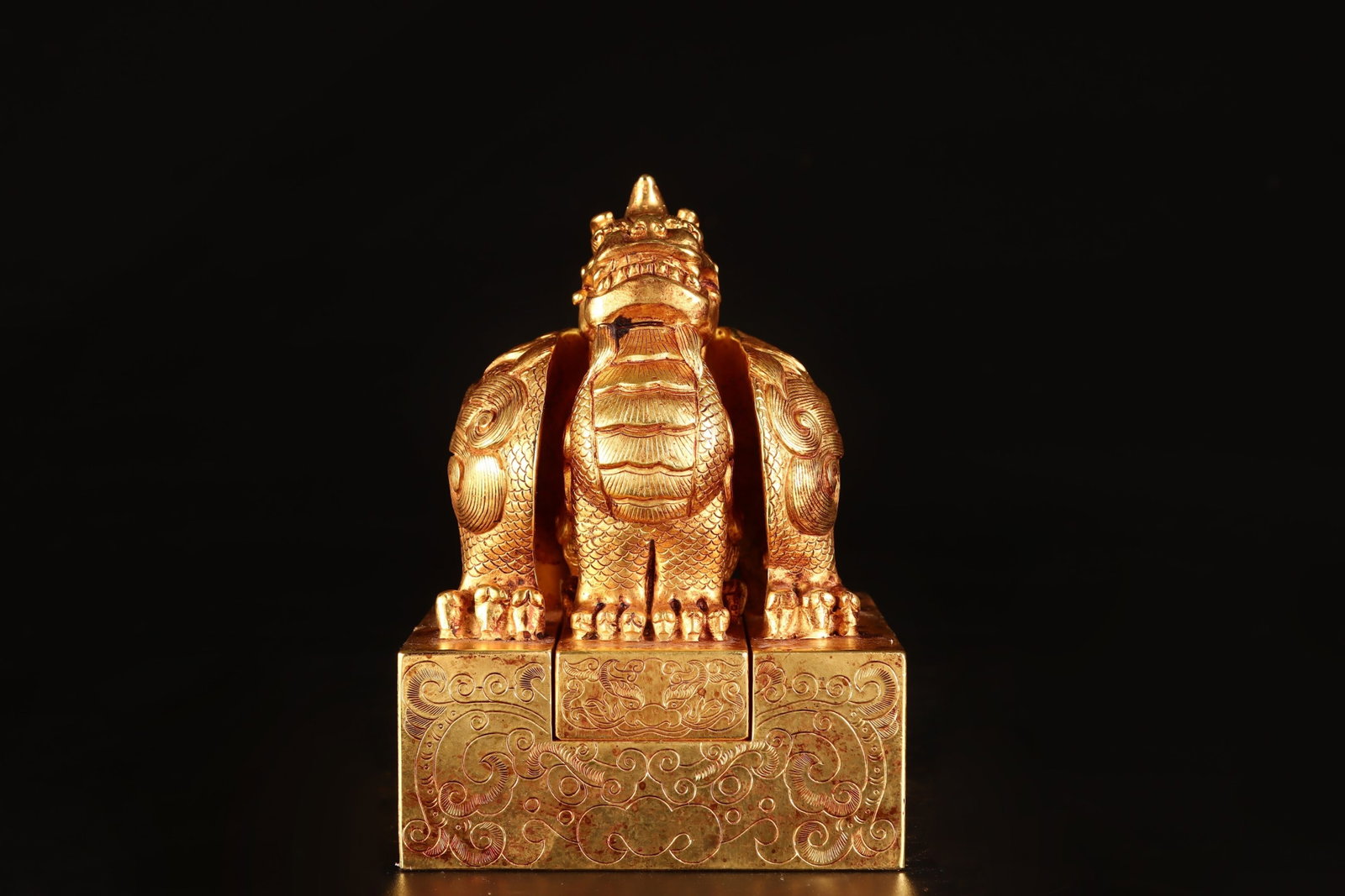 An Exquisite Gilt Bronze Auspicious Beast Pattern Seal: An Exquisite Gilt Bronze Auspicious Beast Pattern Seal,Qing Dynasty,China,Size:4.4inx4.4inx6.3in,Weight:7982g