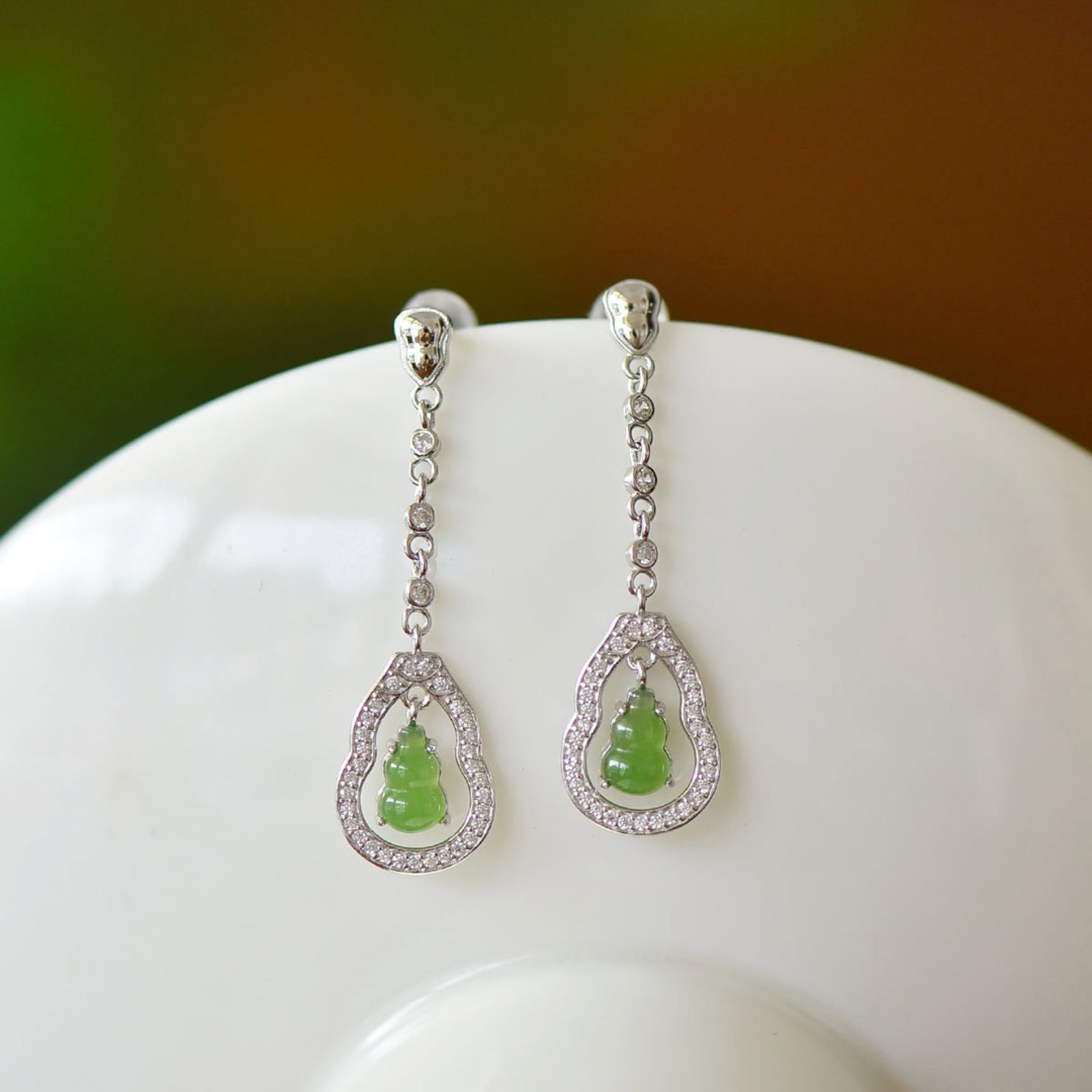 A Pair of Exquisite Sterling Silver Inlaid Jasper Gourd Earrings,Inlaid Diamond: A Pair of Exquisite Sterling Silver Inlaid Jasper Gourd Earrings,Inlaid Diamond,Size:5mmx7mm 一对纯银镶碧玉葫芦耳环,嵌钻&#