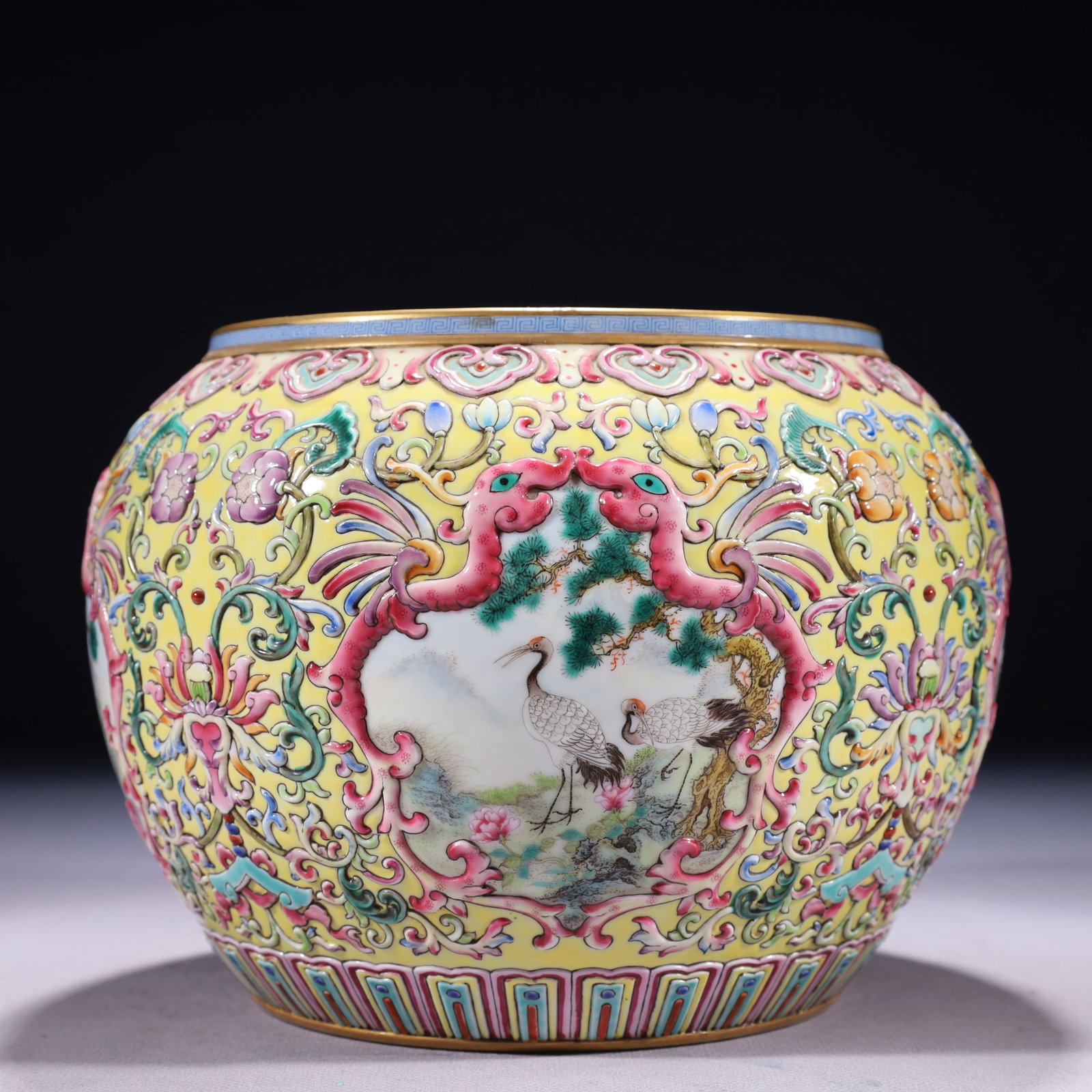 An Exquisite Yellow Ground Famille-Rose Painted Gold Flower and Bird Pattern Jar: An Exquisite Yellow Ground Famille-Rose Painted Gold Flower and Bird Pattern Jar 黄地粉彩描金花鸟纹罐,中国清代,È