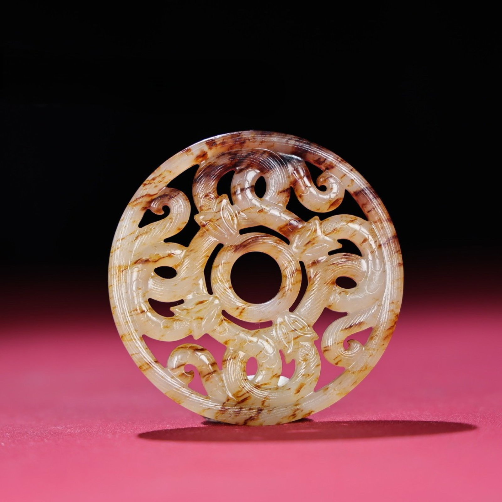 An Exquisite White Jade Dragon Pattern Pendant: An Exquisite White Jade Dragon Pattern Pendant,Qing Dynasty,China,Size:60mmx5mm,Weight:29g 白玉龙纹挂件,中国清代