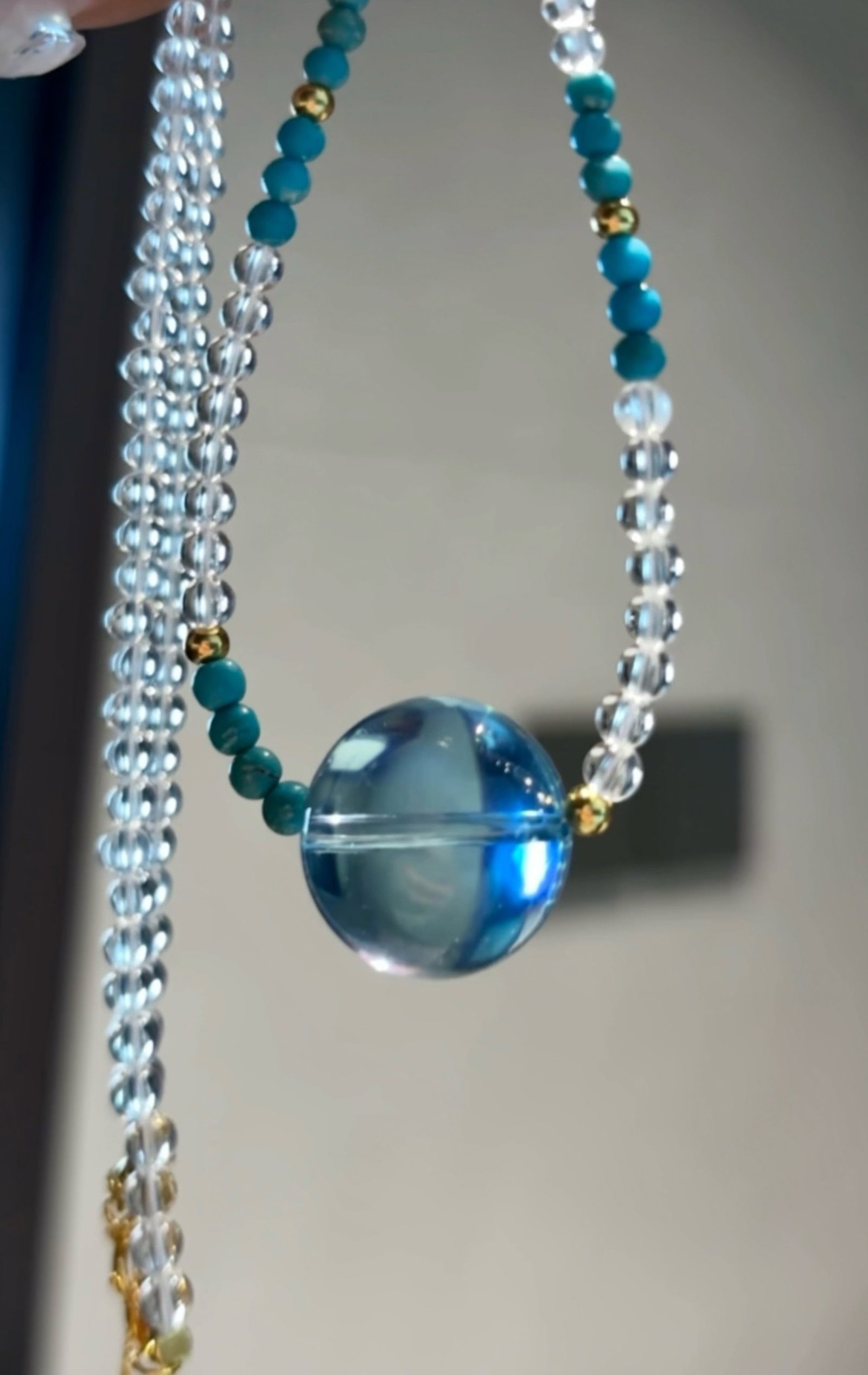 An Exquisite Aquamarine Necklace,Inlaid ?? Crystal: An Exquisite Aquamarine Necklace,Inlaid 白 Crystal,Size:17.2mm,Weight:15.5g 海蓝宝项链,嵌白水晶