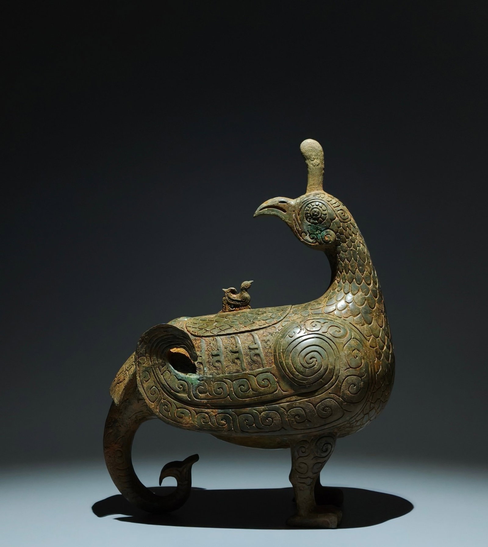 An Archaic Bronze Phosphorus Pattern Bird-Shaped Food Vessel,With Inscription (1 of 9)