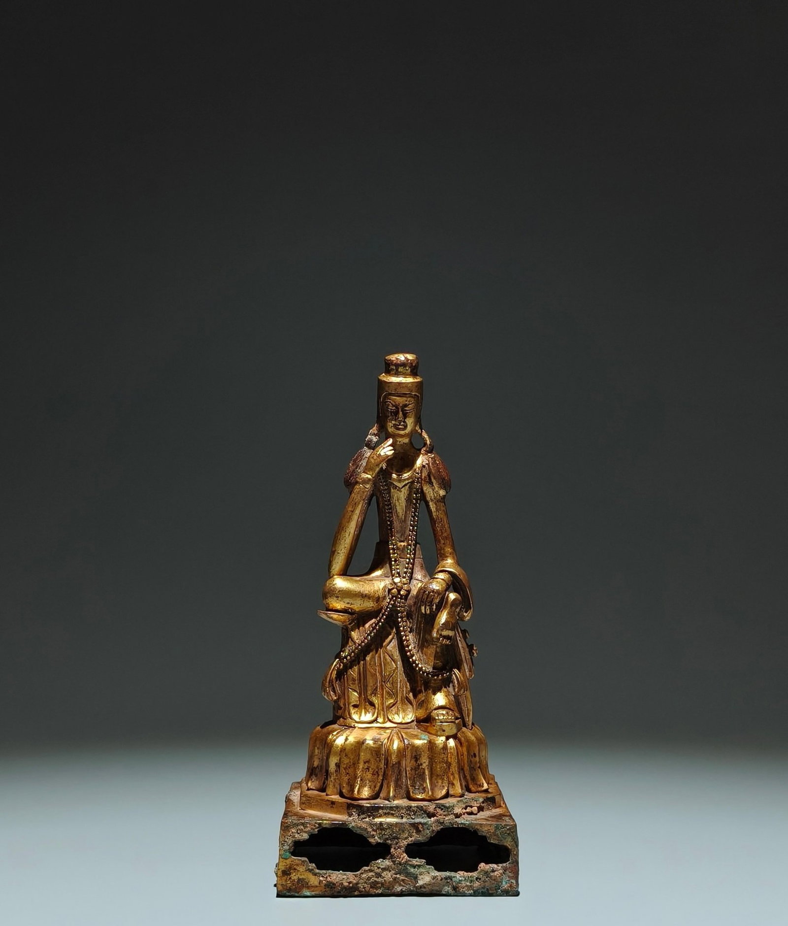 A Solemn Gilt Bronze Statue of Bodhisattva: A Solemn Gilt Bronze Statue of Bodhisattva,N.Qi,China,Size:7.5inx3.1inx3in 铜鎏金菩萨像,中国北齐时期