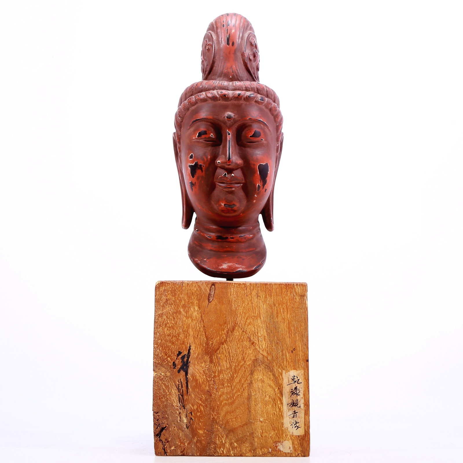 An Excellent Wood-Lacquered Head Of Guanyin: An Excellent Wood-Lacquered Head Of Guanyin. Cast with long, pendulous earlobes, hair tied into a high chignon. Chinese Qing Dynasty. Size:5.5inx3.9inx13.4in. Weight:3575g. 清代 木&#