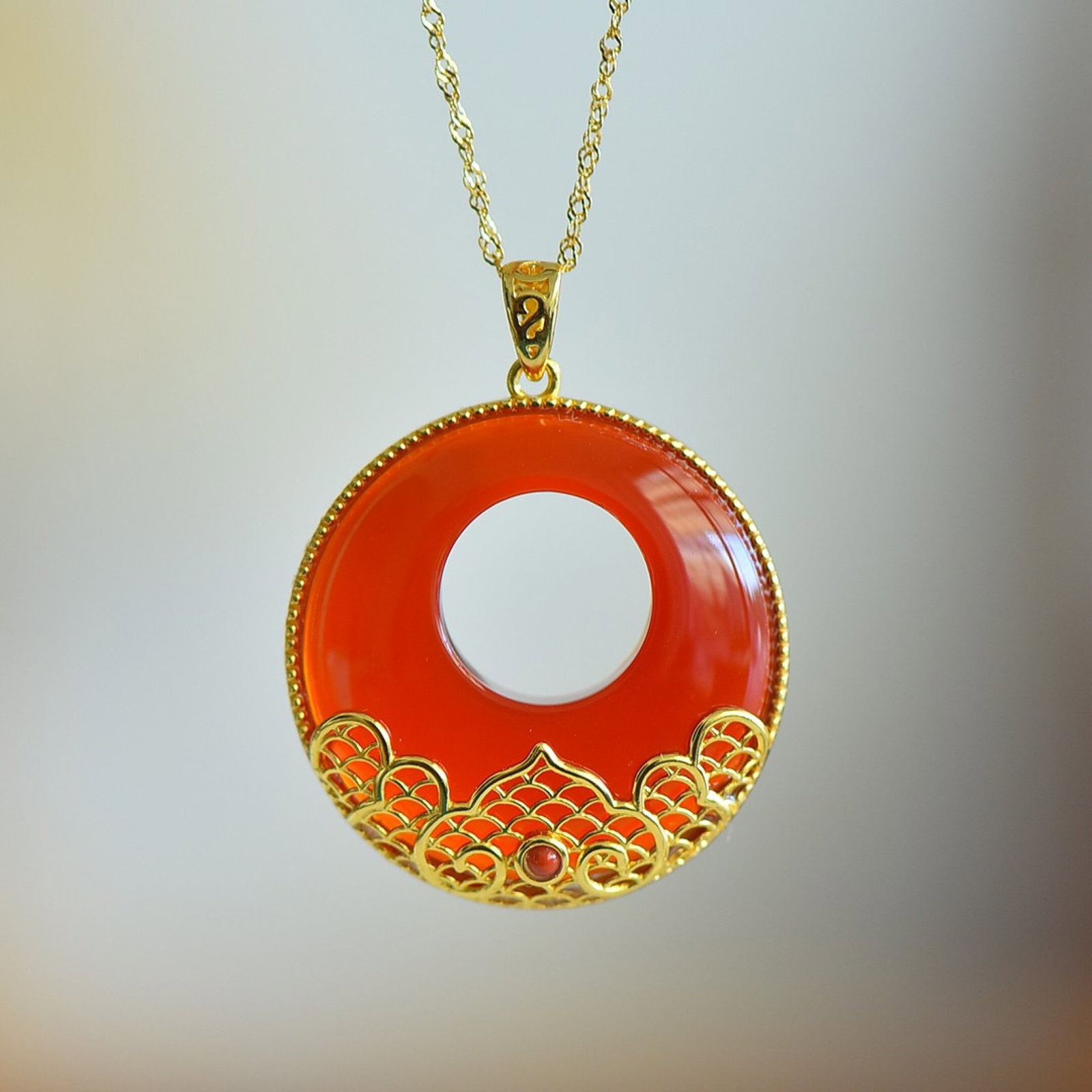 An Exquisite Sterling Silver-Gold Plated Inlaid Red Agate Necklace: An Exquisite Sterling Silver-Gold Plated Inlaid Red Agate Necklace,Size:29mmx29mm 纯银镀金镶红玛瑙项链