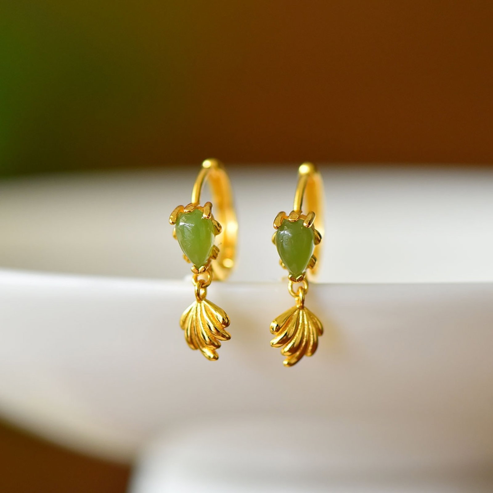 A Pair of Exquisite Sterling Silver-Gold Plated Inlaid Jasper Earrings: A Pair of Exquisite Sterling Silver-Gold Plated Inlaid Jasper Earrings,Size:4mmx6mm 一对纯银镀金镶碧玉耳环