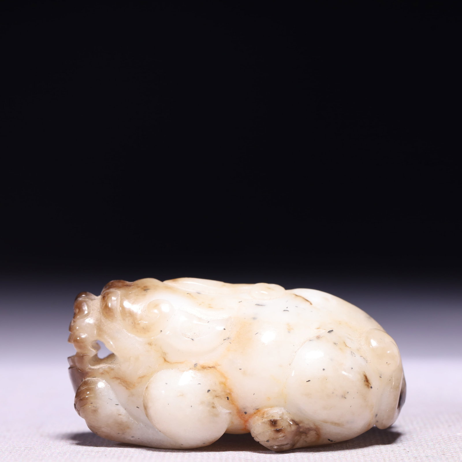 An Exquisite White Jade Beast Ornament: An Exquisite White Jade Beast Ornament,Qing Dynasty,China,Size:2.4inx1.4inx0.8in,Weight:113g 白玉兽摆件,中国清代
