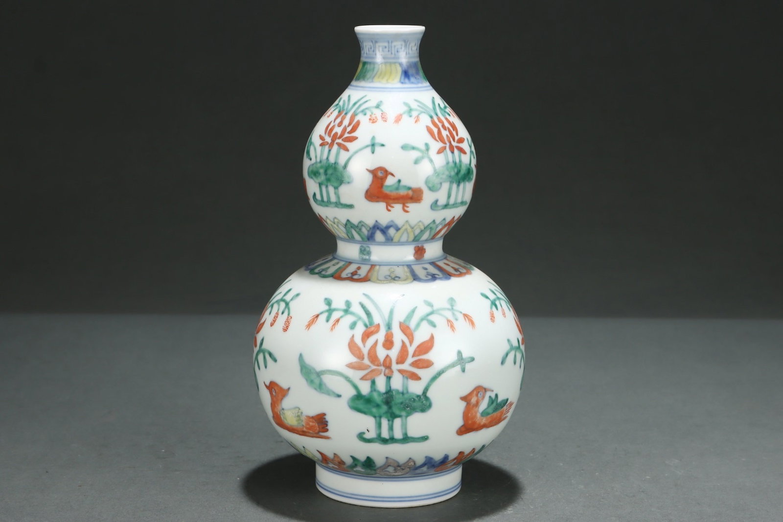 An Exquisite Doucai Mandarin Duck Pattern Flower Pattern Vase - 4