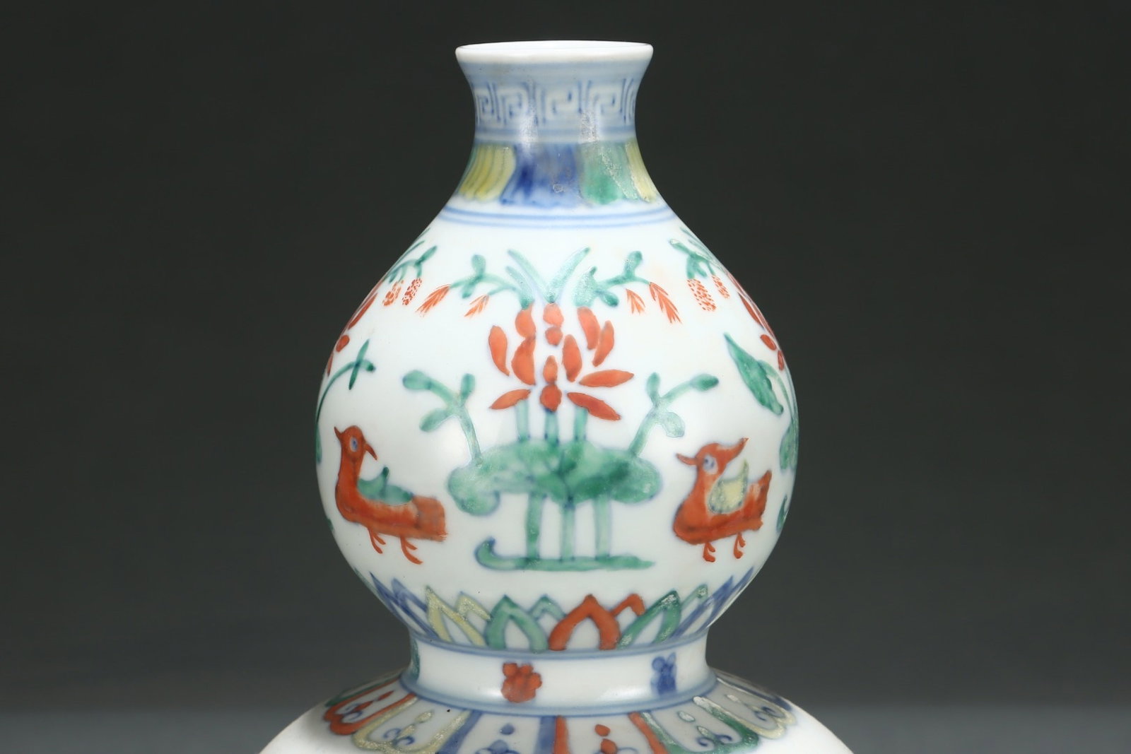 An Exquisite Doucai Mandarin Duck Pattern Flower Pattern Vase - 5