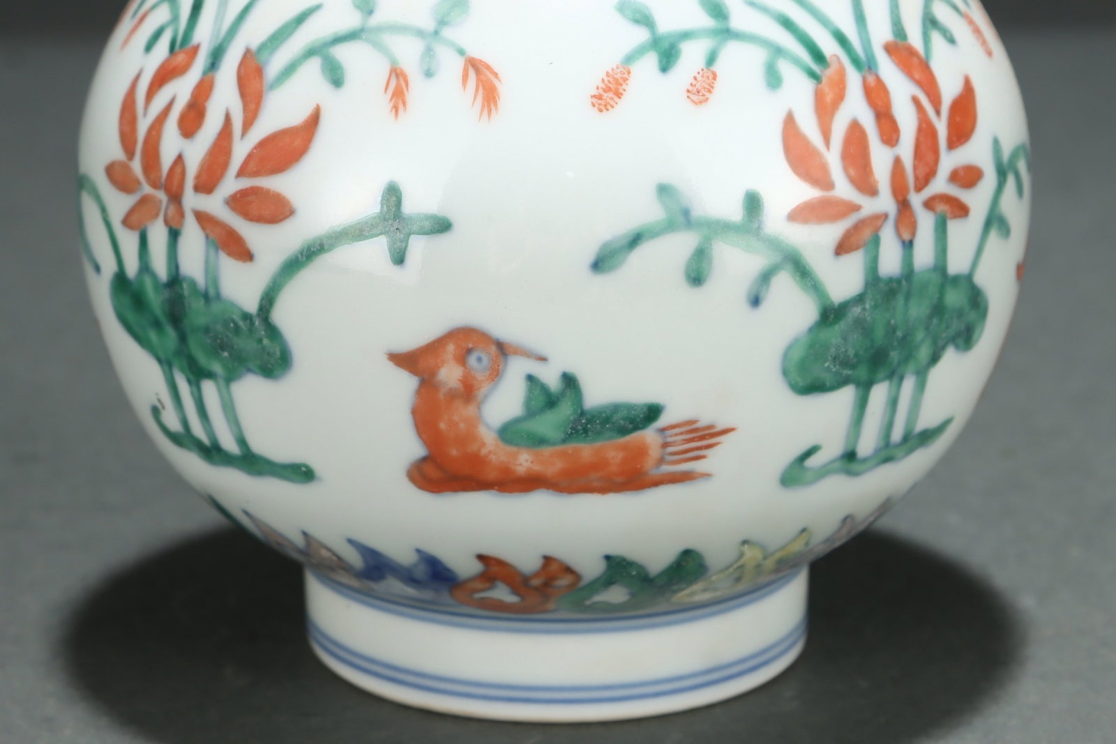 An Exquisite Doucai Mandarin Duck Pattern Flower Pattern Vase - 6