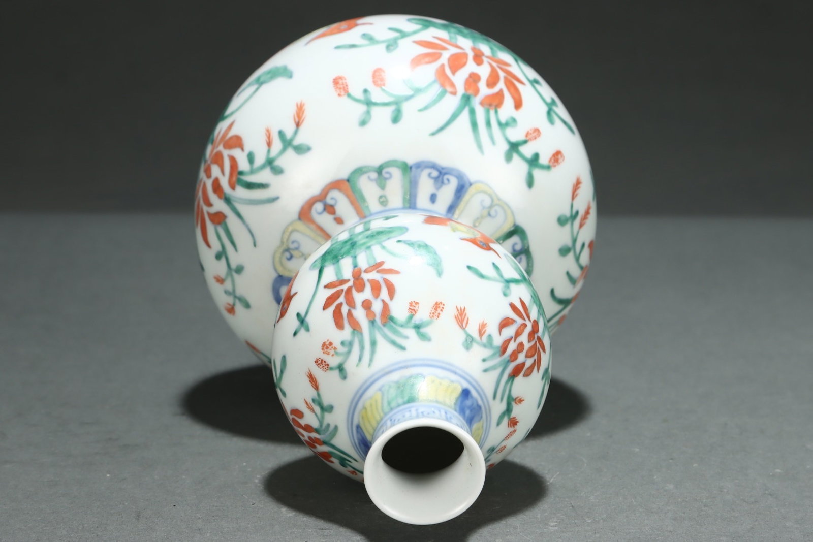 An Exquisite Doucai Mandarin Duck Pattern Flower Pattern Vase - 7
