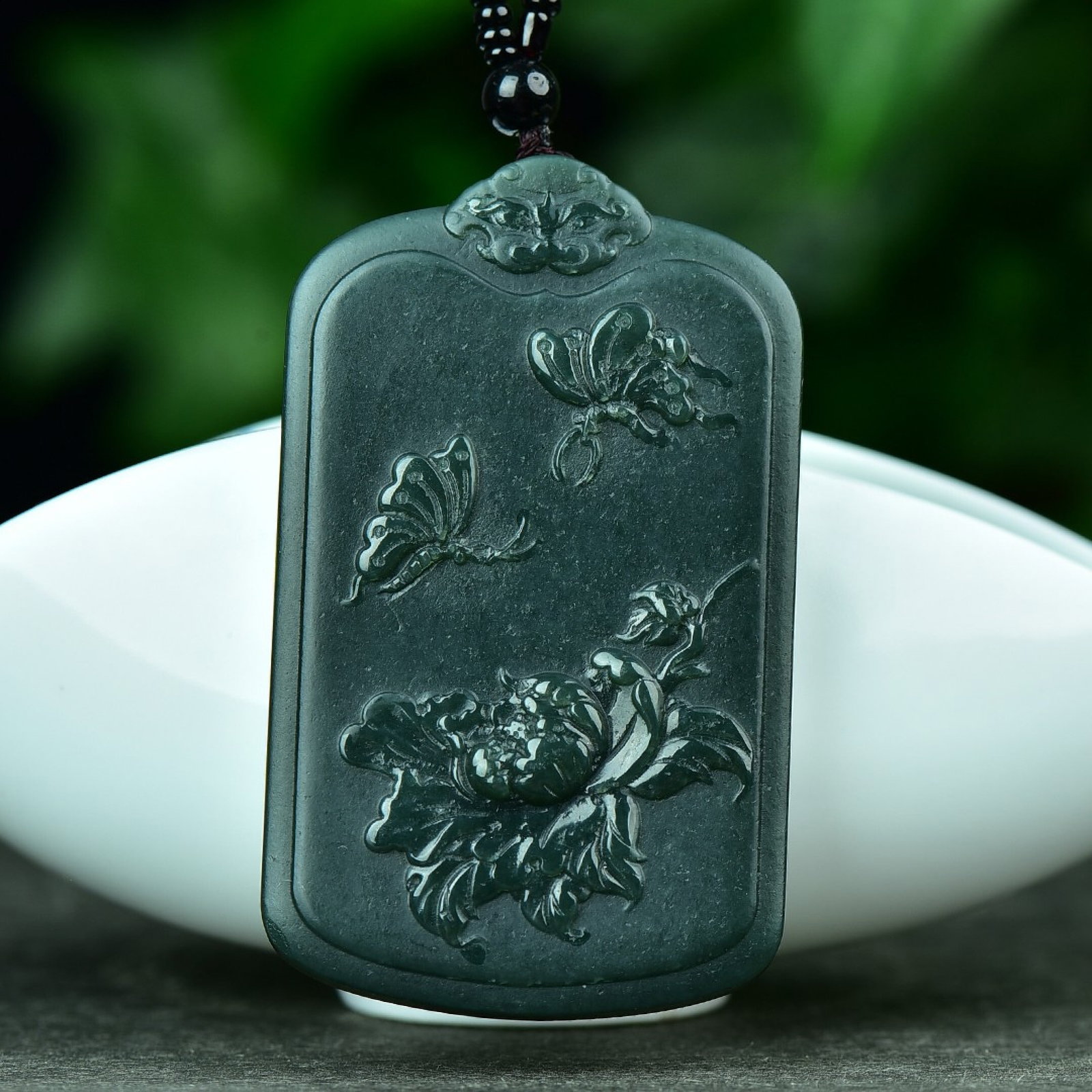 An Exquisite Sapphire Flower and Butterfly Pattern Pendant: An Exquisite Sapphire Flower and Butterfly Pattern Pendant,Size:41mmx68mm (寓意)花开富贵,寓意吉祥 玉质温融 青&