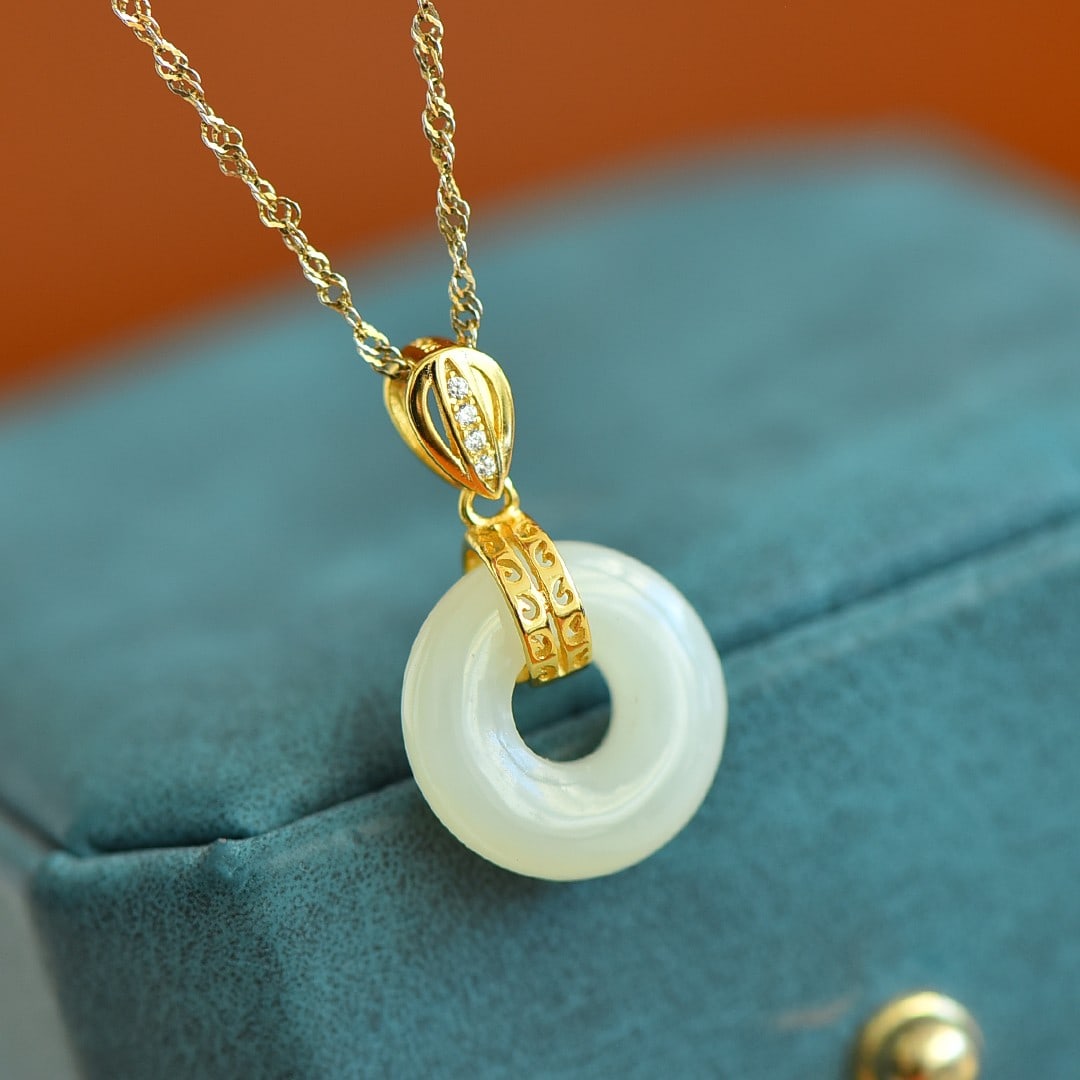 An Exquisite Sterling Silver-Gold Plated Inlaid White Jade Necklace,Inlaid Diamond: An Exquisite Sterling Silver-Gold Plated Inlaid White Jade Necklace,Inlaid Diamond,Size:15mmx15mm 纯银镀金镶白玉项链,嵌钻石