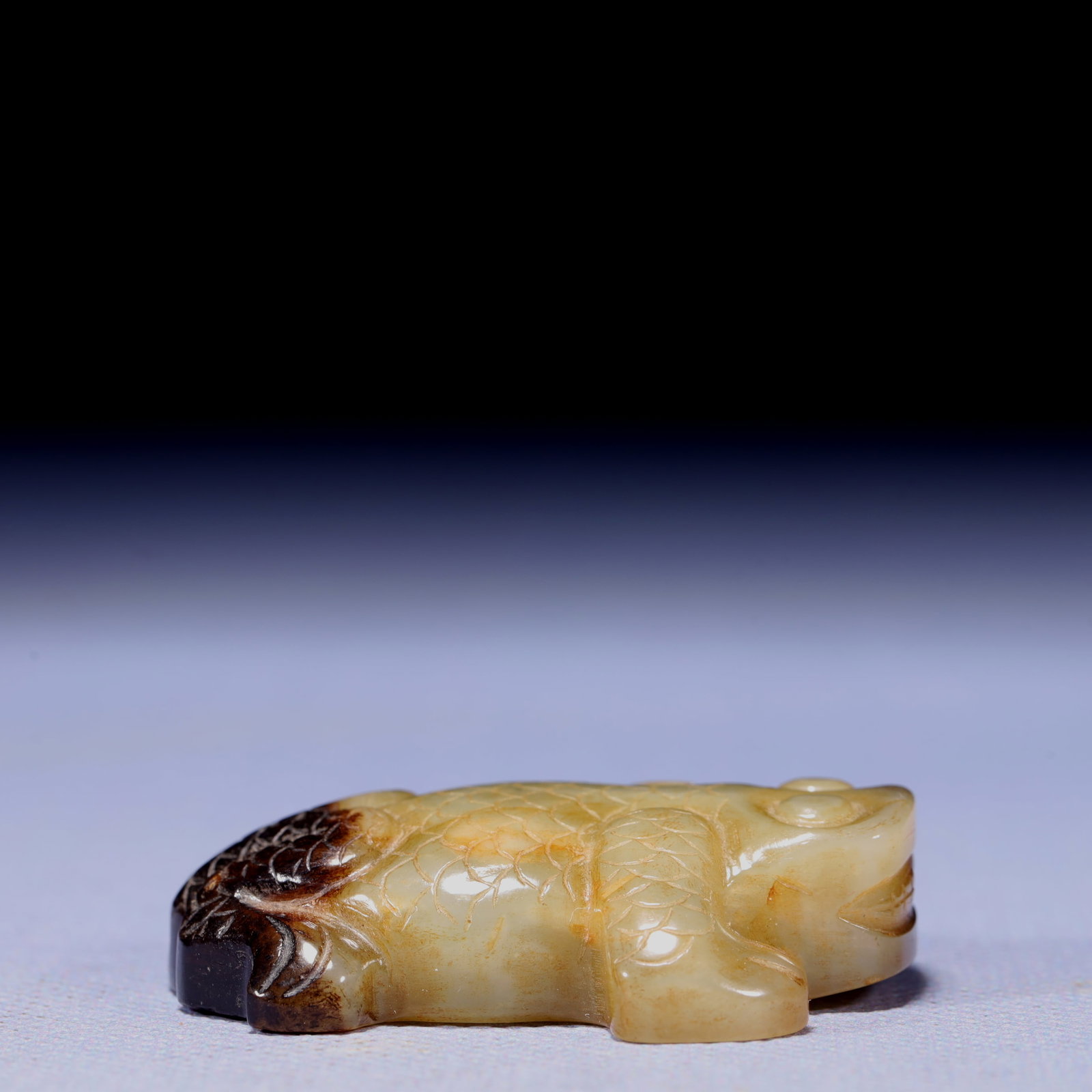 An Exquisite White Jade Golden Toad Ornament: An Exquisite White Jade Golden Toad Ornament,Qing Dynasty,China,Size:2inx1.6inx0.4in,Weight:47g 白玉金蟾摆件,中国清代