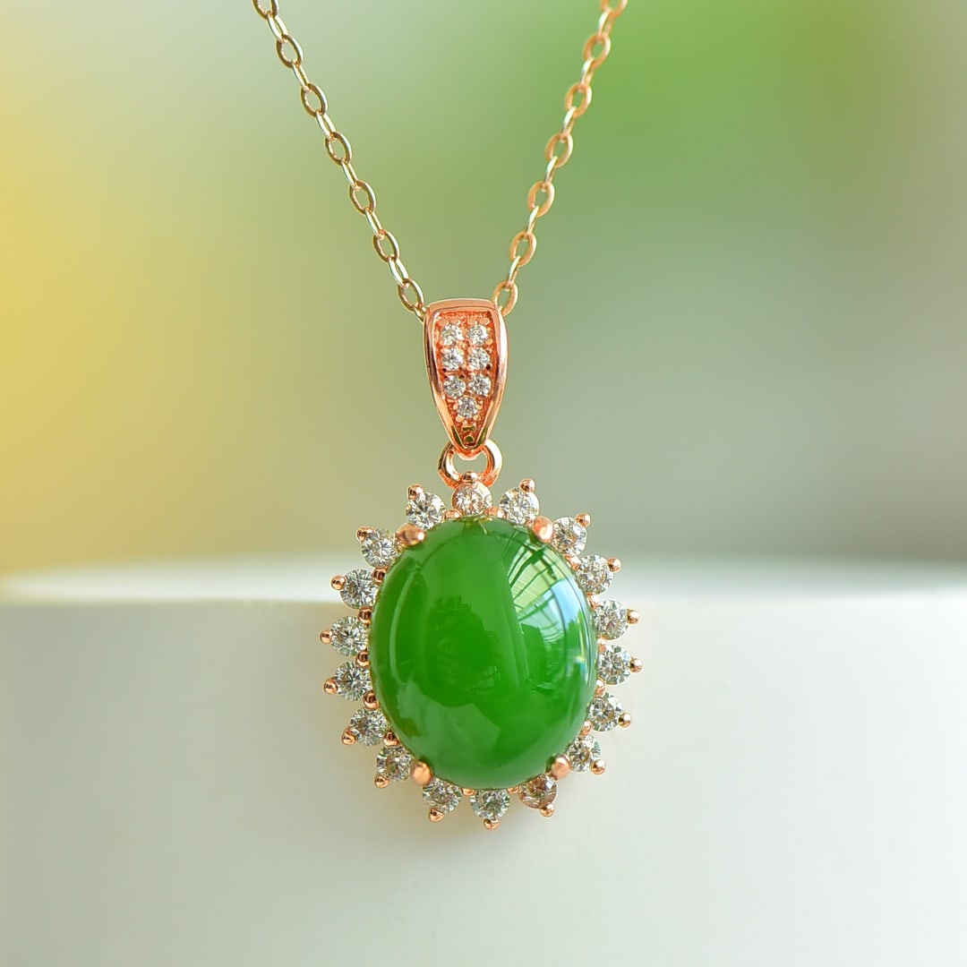 An Exquisite Sterling Silver Inlaid Jasper Necklace,Inlaid Diamond: An Exquisite Sterling Silver Inlaid Jasper Necklace,Inlaid Diamond,Size:10mmx12mm 纯银镶碧玉项链,嵌钻石