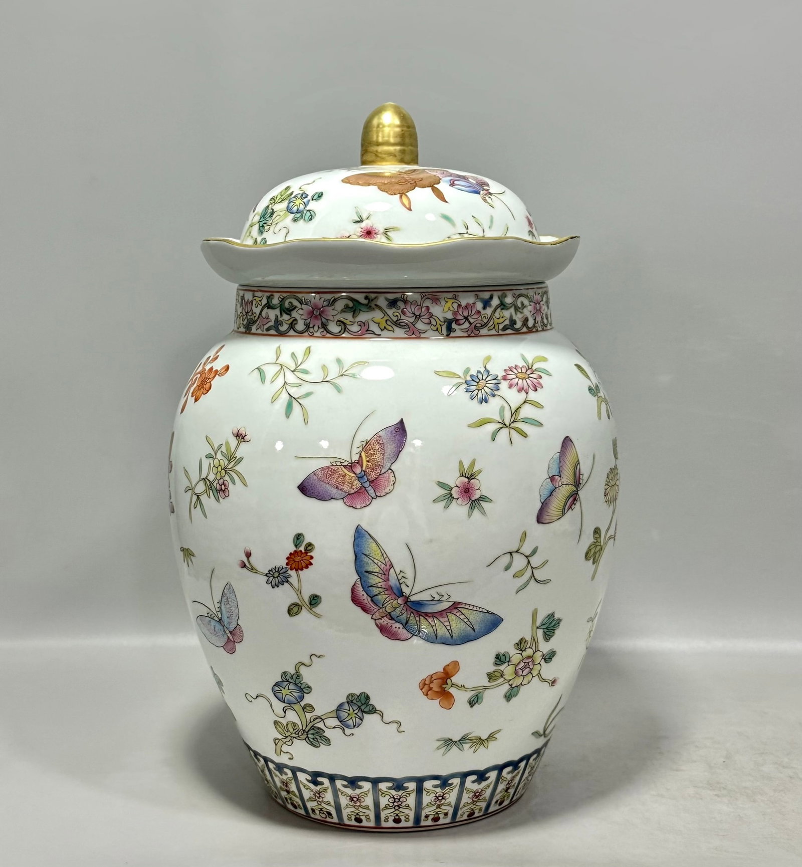 A Rare Famille-Rose Flower and Butterfly Pattern Jar with Cover (1 of 8)