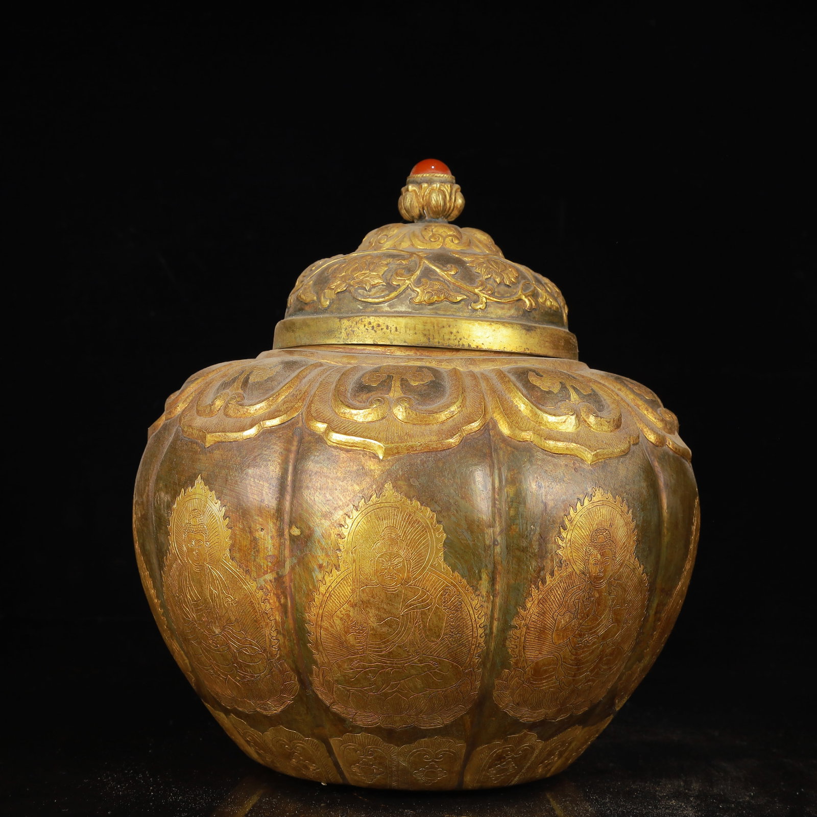 An Exquisite Gilt Silver Figure Pattern Cover Jar: An Exquisite Gilt Silver Figure Pattern Cover Jar,Qing Dynasty,China,Size:8.7inx9.4in,Weight:2100g 银鎏金人物纹盖罐,中国清代